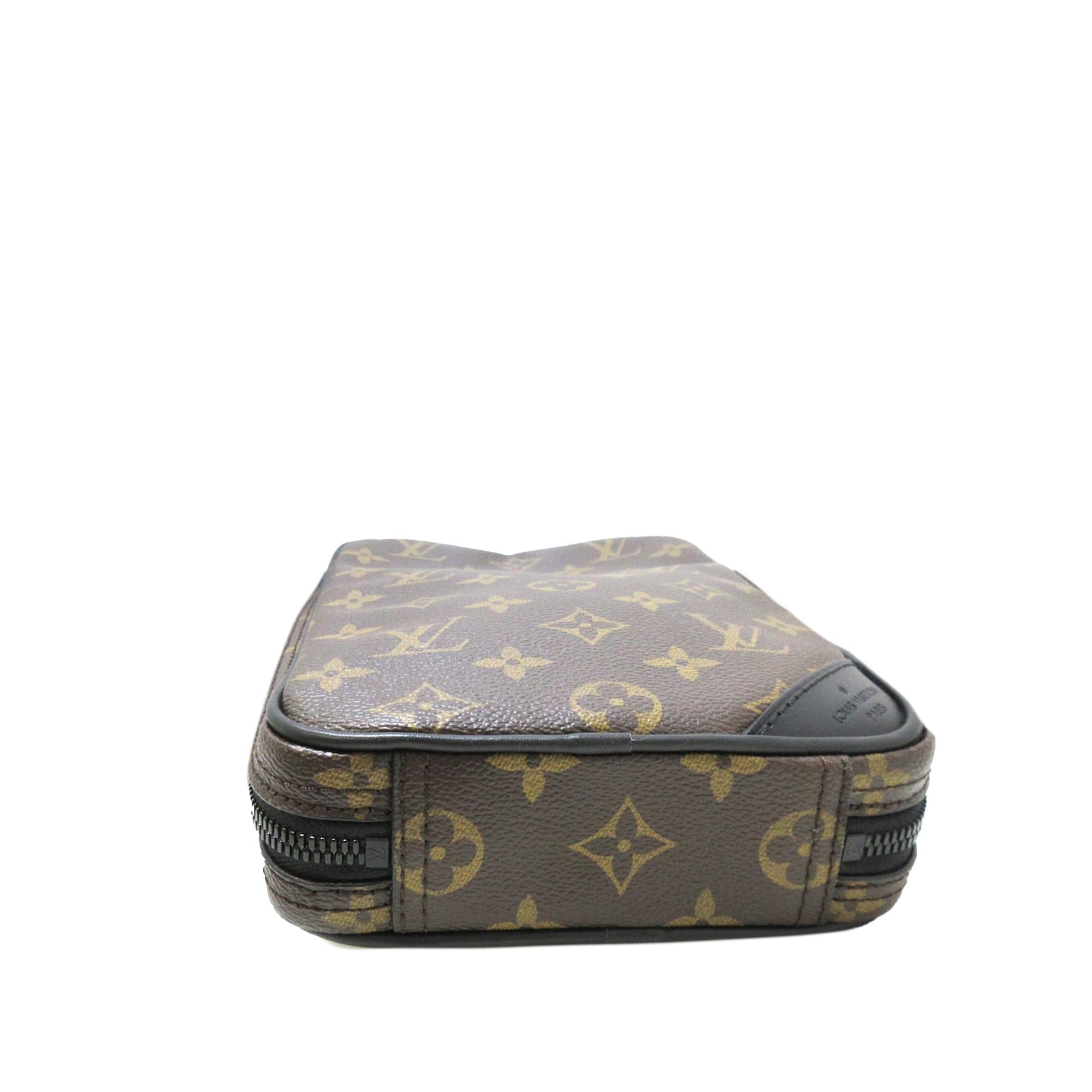 Louis Vuitton Monogram Solar Ray Utility Side Bag (SHG-eFJHbc)