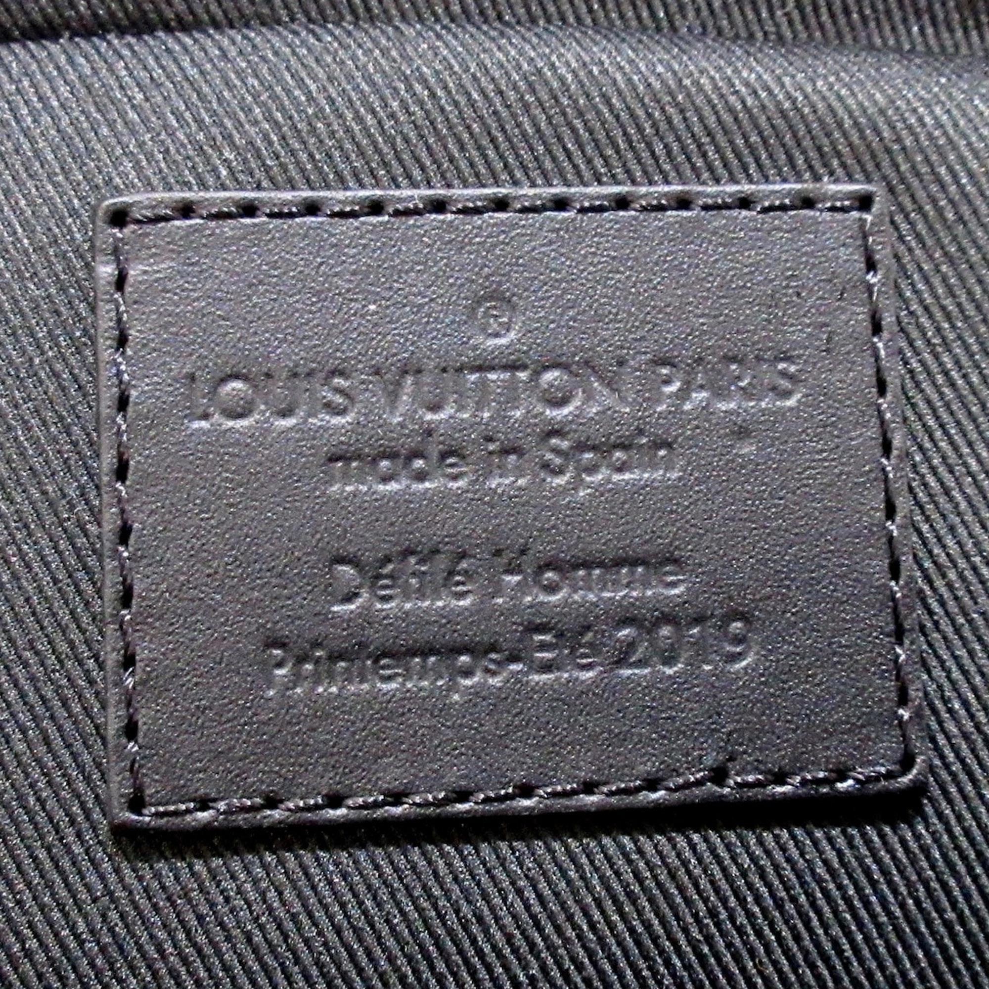 Louis Vuitton Monogram Solar Ray Utility Side Bag (SHG-eFJHbc)