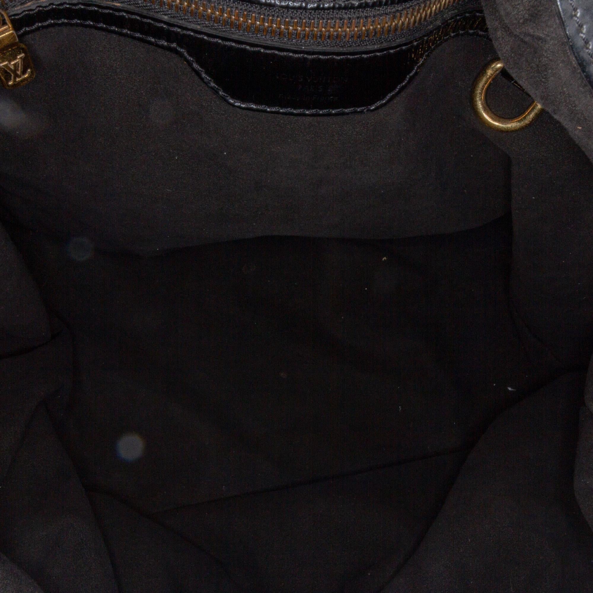 Louis Vuitton Monogram Surya Mahina XL (SHG-gy6foV)