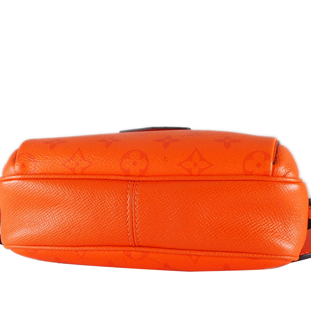 Louis Vuitton Monogram Taigarama Outdoor Bumbag (SHG-ZLN93a)