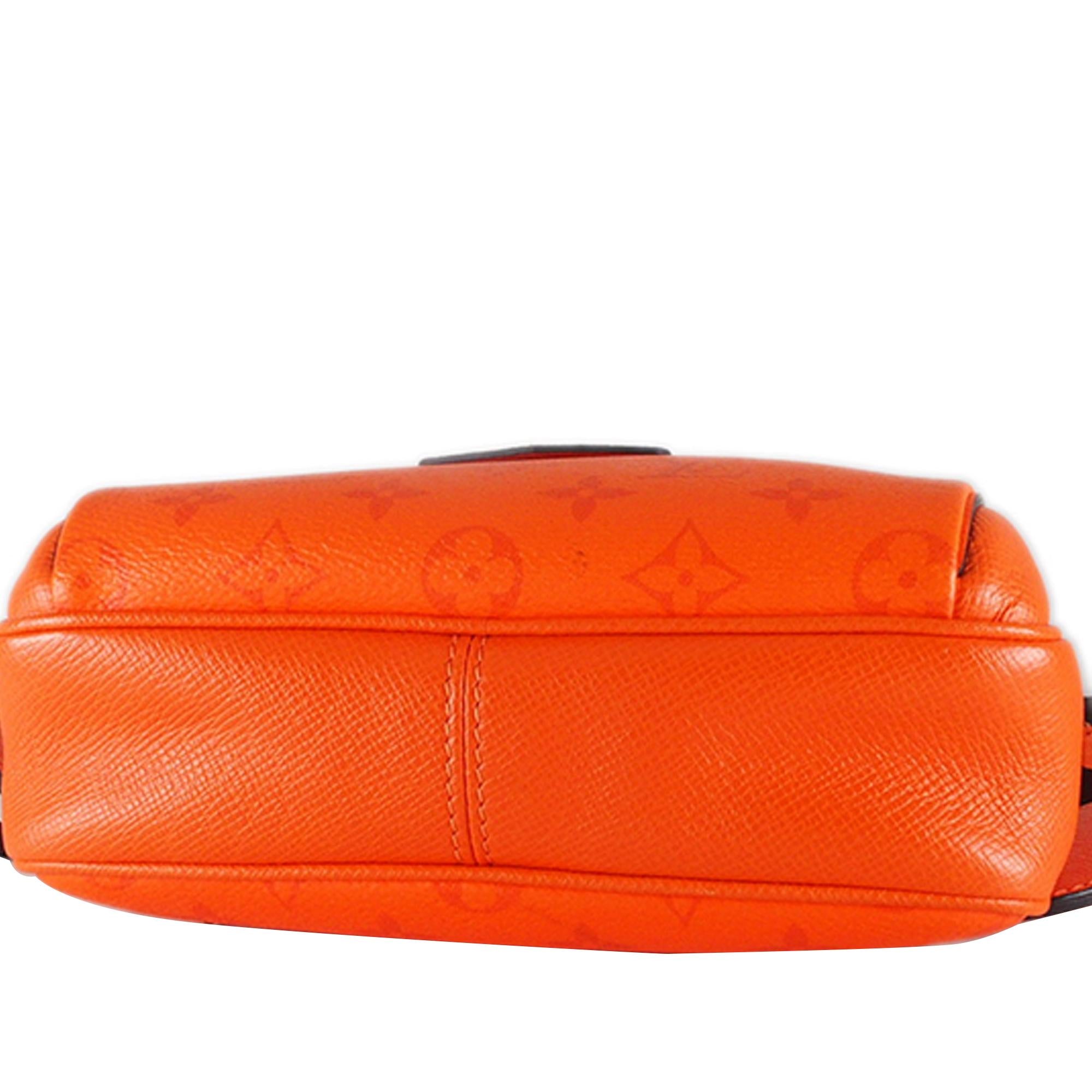 Louis Vuitton Monogram Taigarama Outdoor Bumbag (SHG-ZLN93a)
