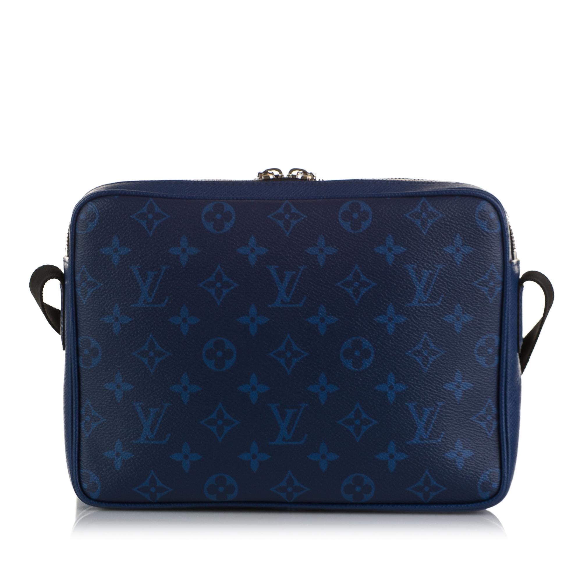 Louis Vuitton Monogram Taigarama Outdoor Messenger (SHG-3KVgCo)