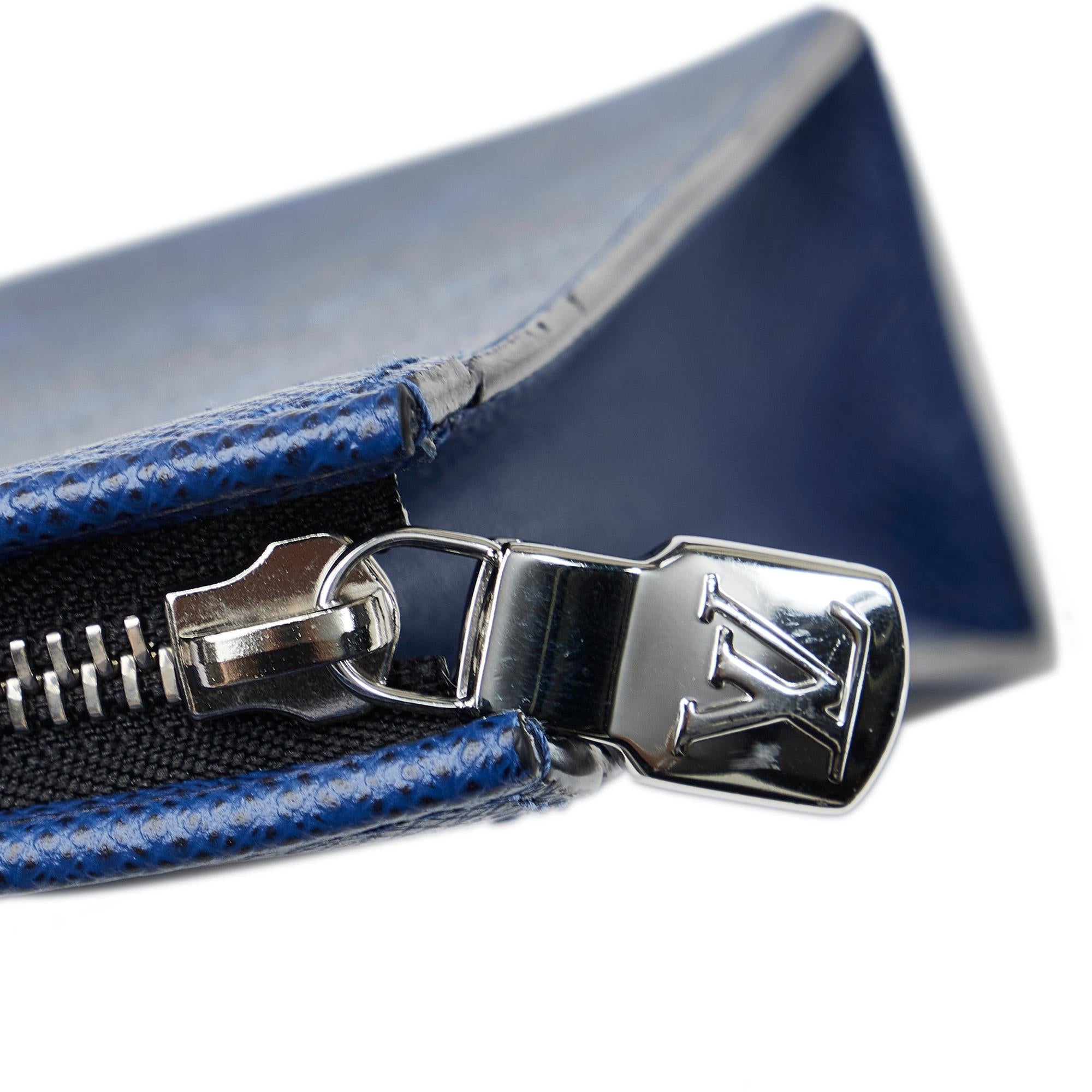 Louis Vuitton Monogram Taigarama Pochette Voyage MM (SHG-QQPlSs)