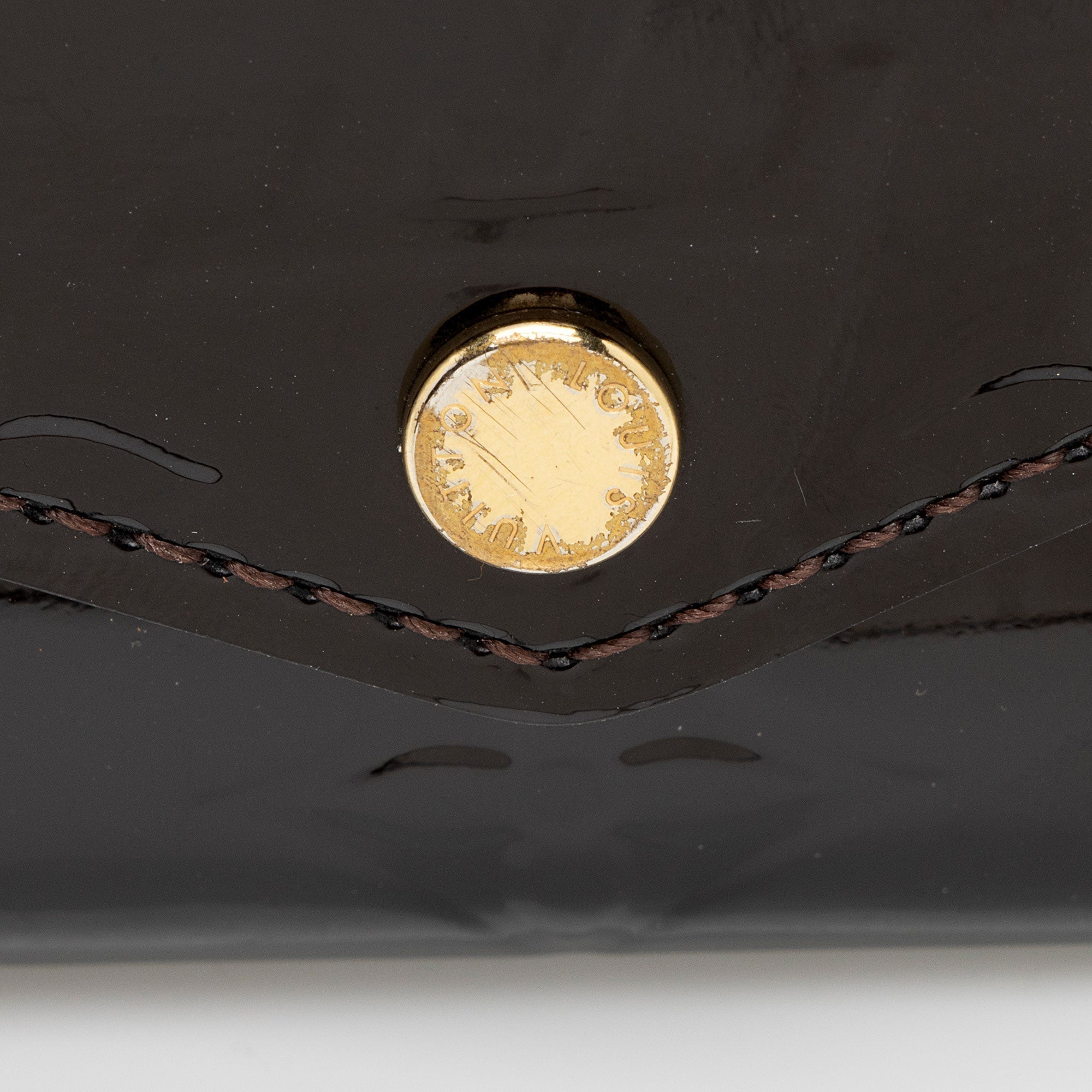 Louis Vuitton Monogram Vernis 6 Key Holder (SHF-6fpm5G)
