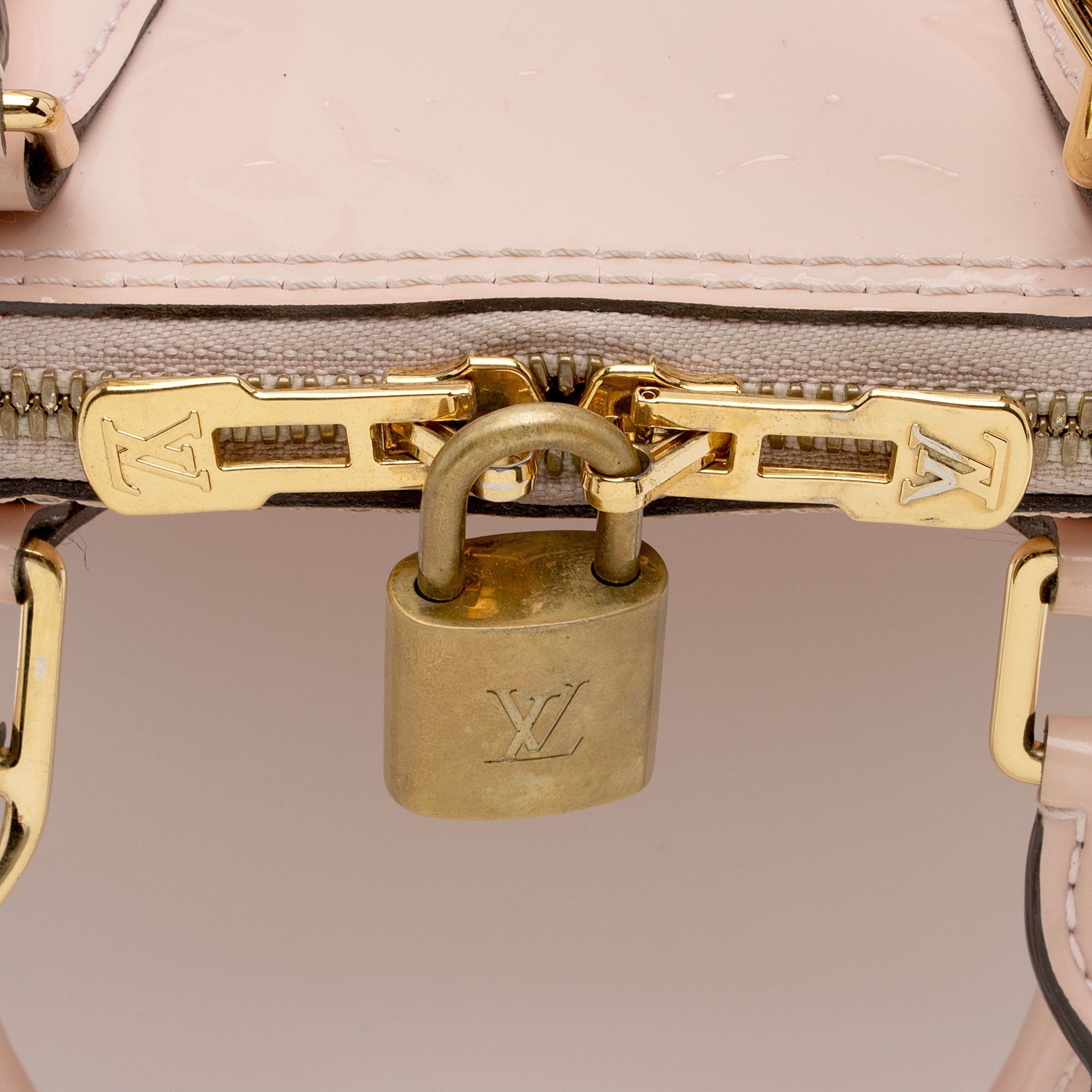 Louis Vuitton Monogram Vernis Alma BB Satchel (SHF-1Hki9h)