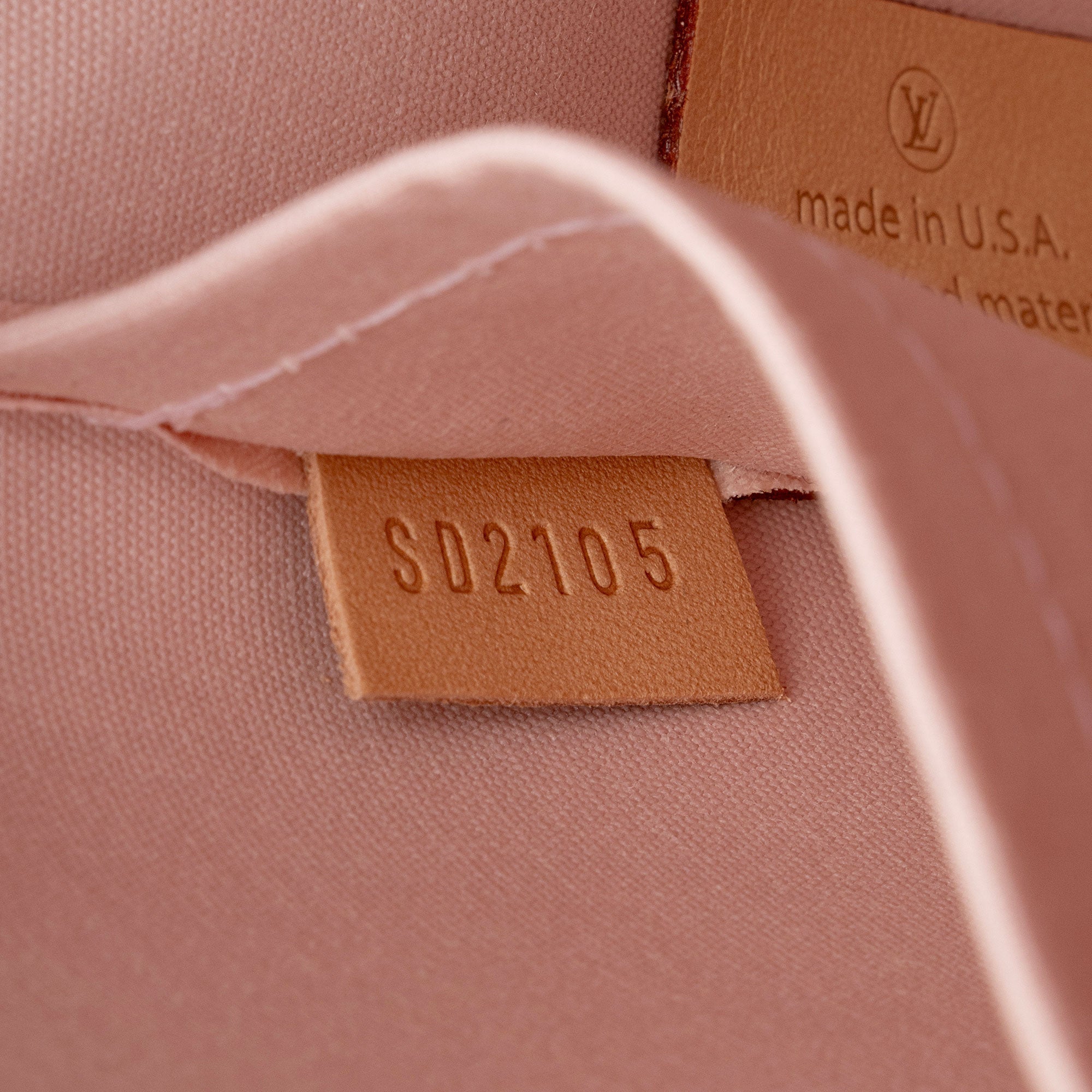 Louis Vuitton Monogram Vernis Alma PM Satchel (SHF-D9F4mc)