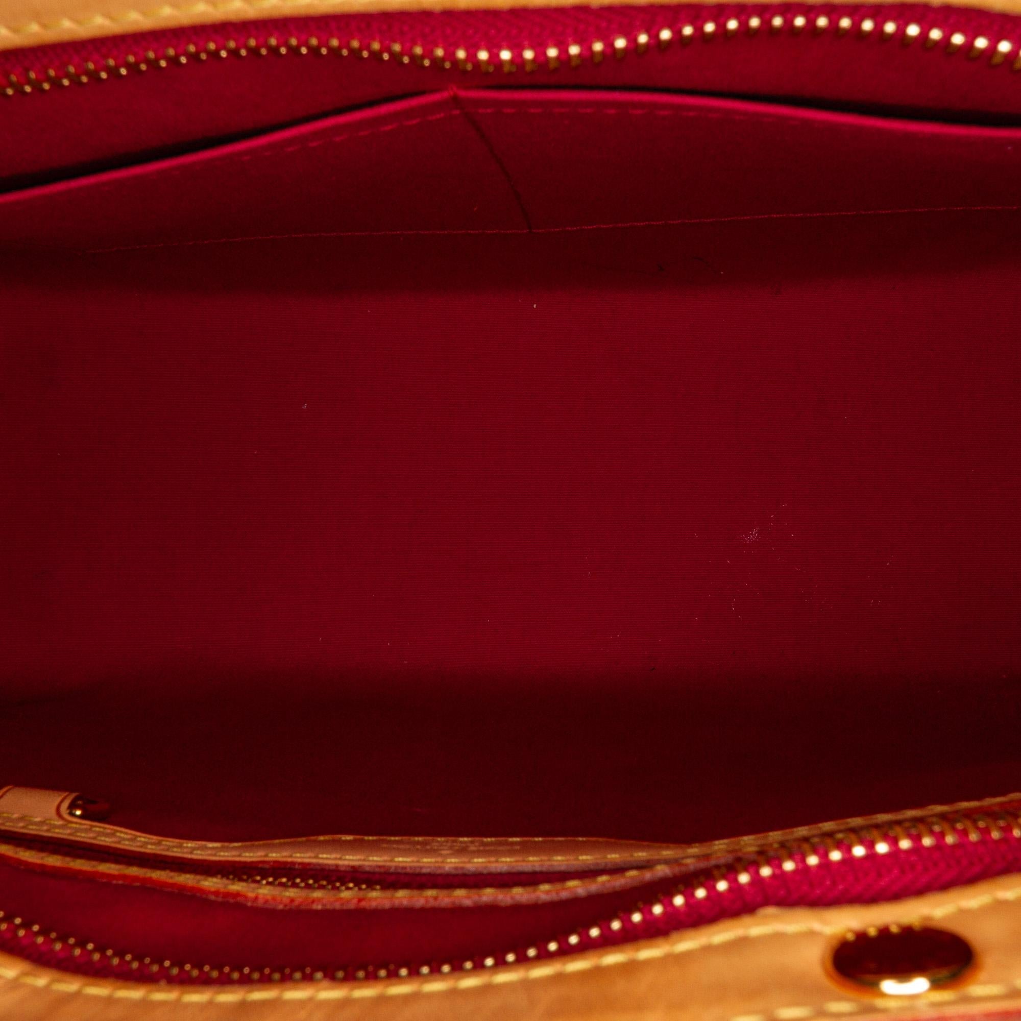 Louis Vuitton Monogram Vernis Brea MM (SHG-wdYIfH)