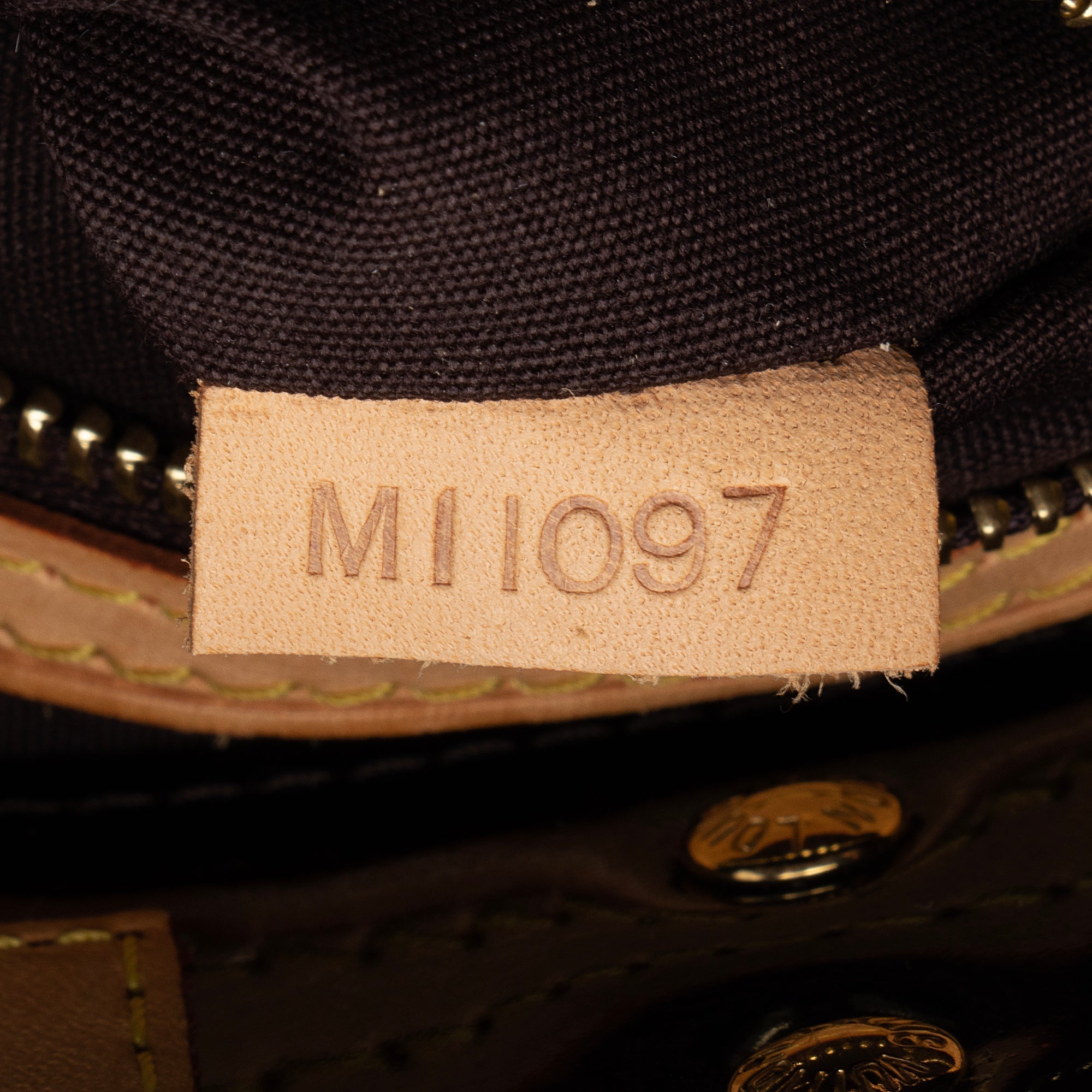 Louis Vuitton Monogram Vernis Reade PM Tote (SHF-bFQHRr)
