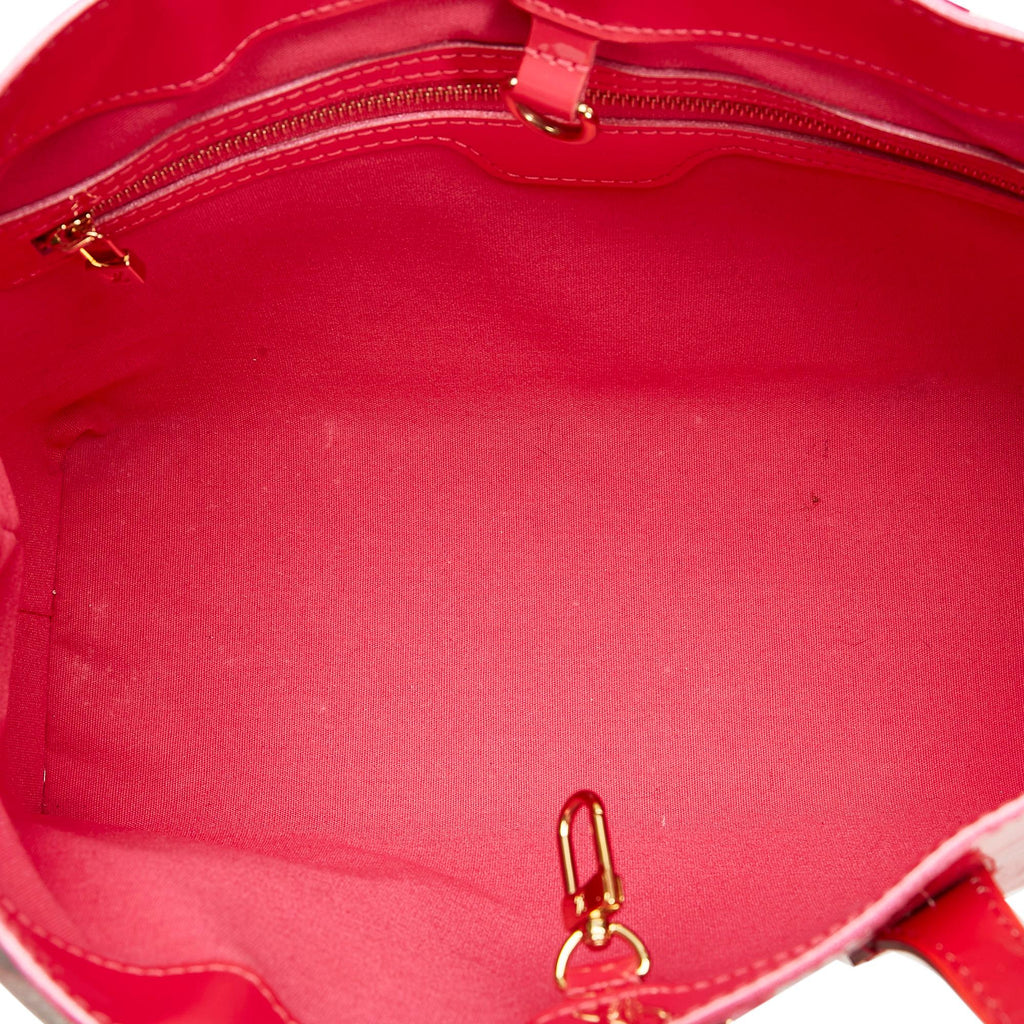 Louis Vuitton Monogram Vernis Wilshire PM (SHG-YVHE6k)