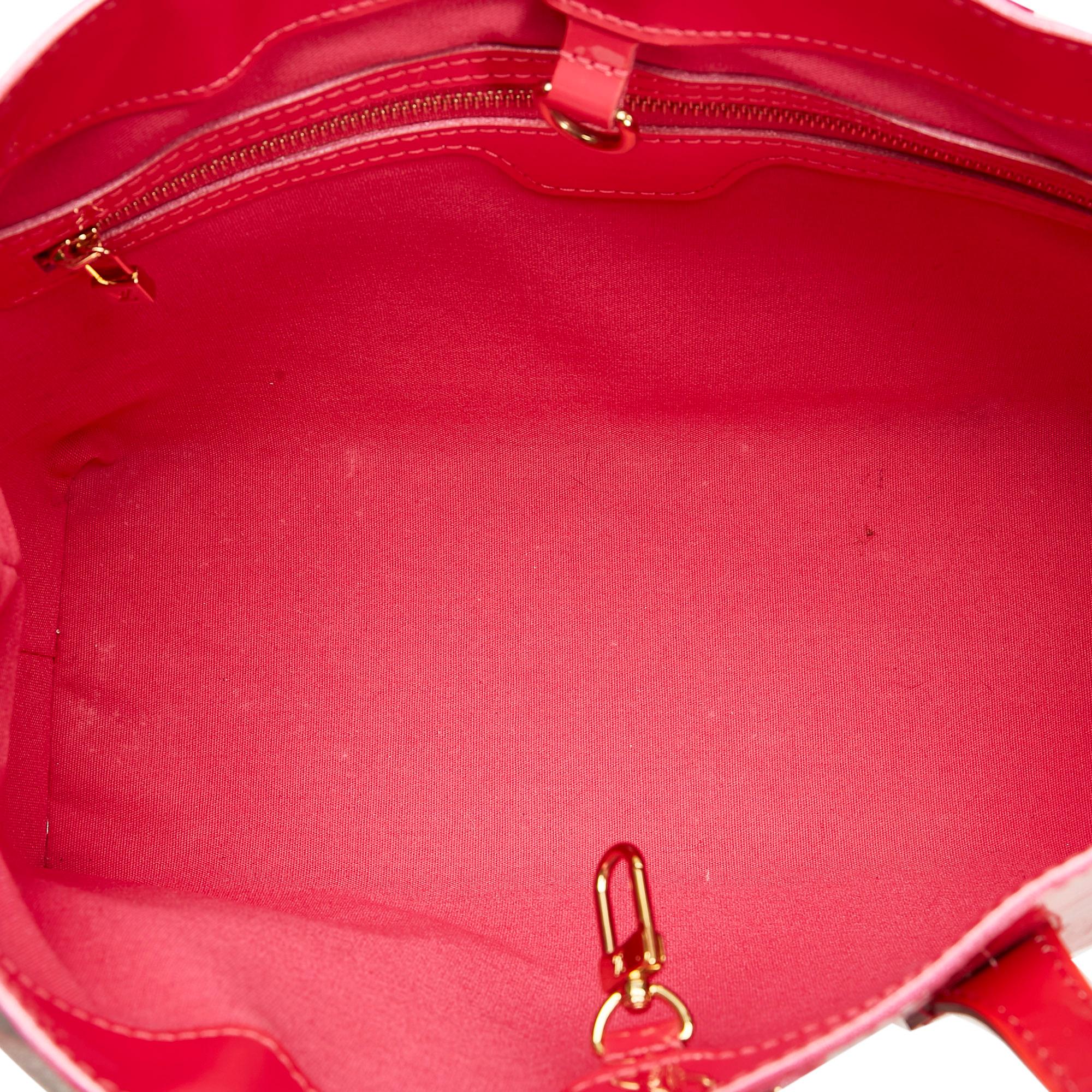 Louis Vuitton Monogram Vernis Wilshire PM (SHG-YVHE6k)