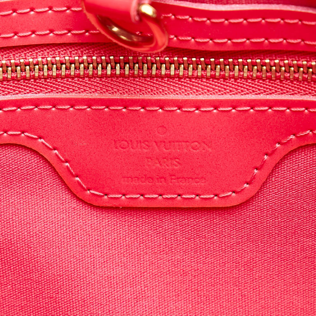 Louis Vuitton Monogram Vernis Wilshire PM (SHG-YVHE6k)