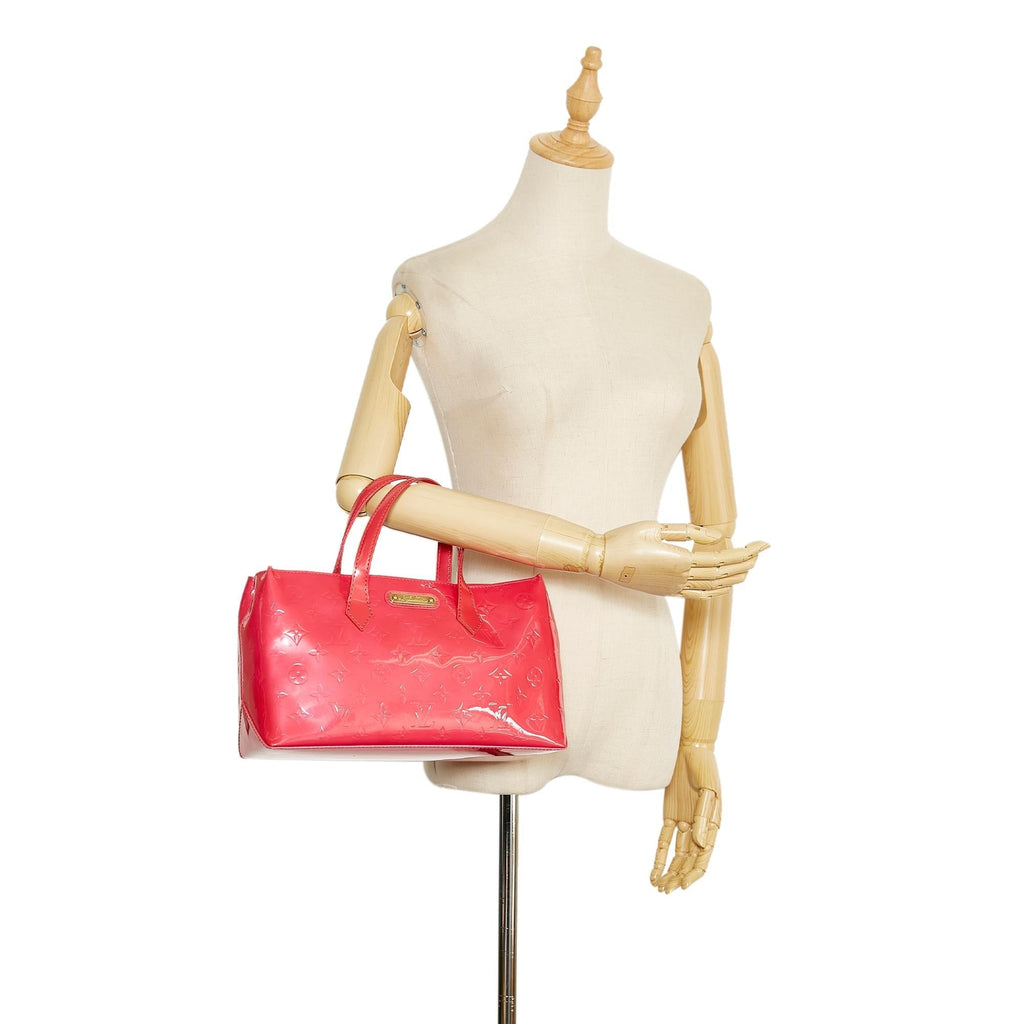Louis Vuitton Monogram Vernis Wilshire PM (SHG-YVHE6k)