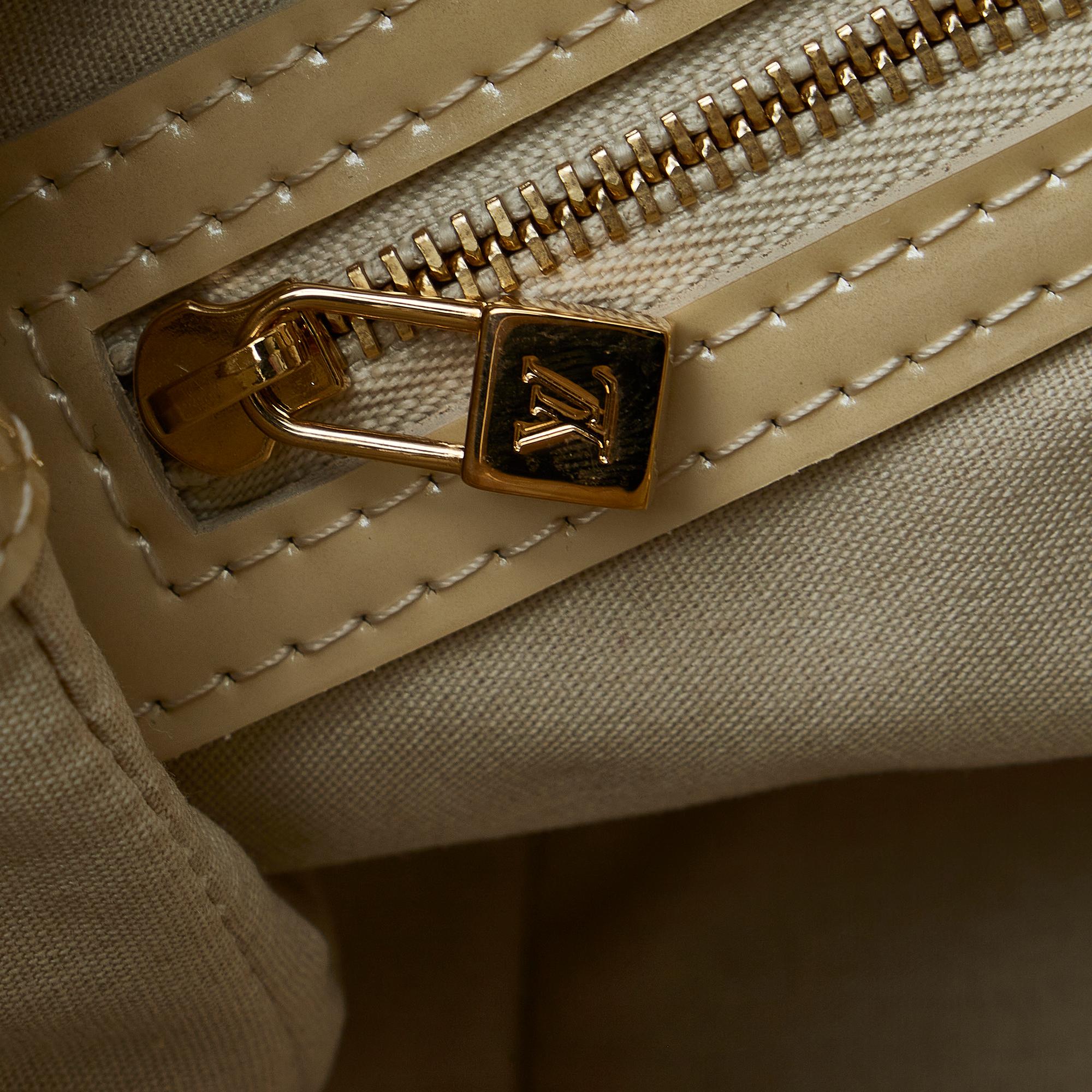 Louis Vuitton Monogram Vernis Wilshire PM (SHG-d7KIiW)