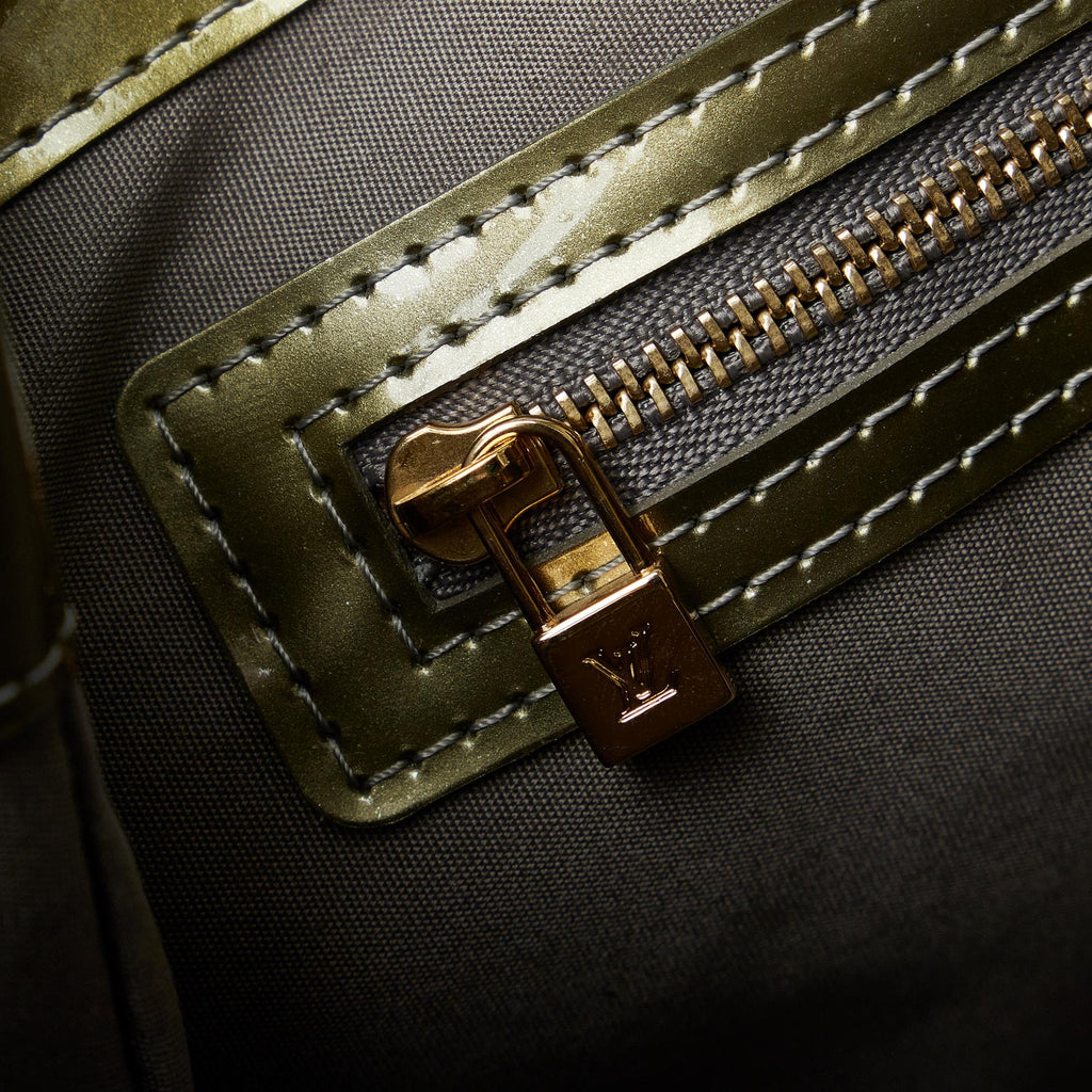 Louis Vuitton Monogram Vernis Wilshire PM (SHG-2VfbXt)