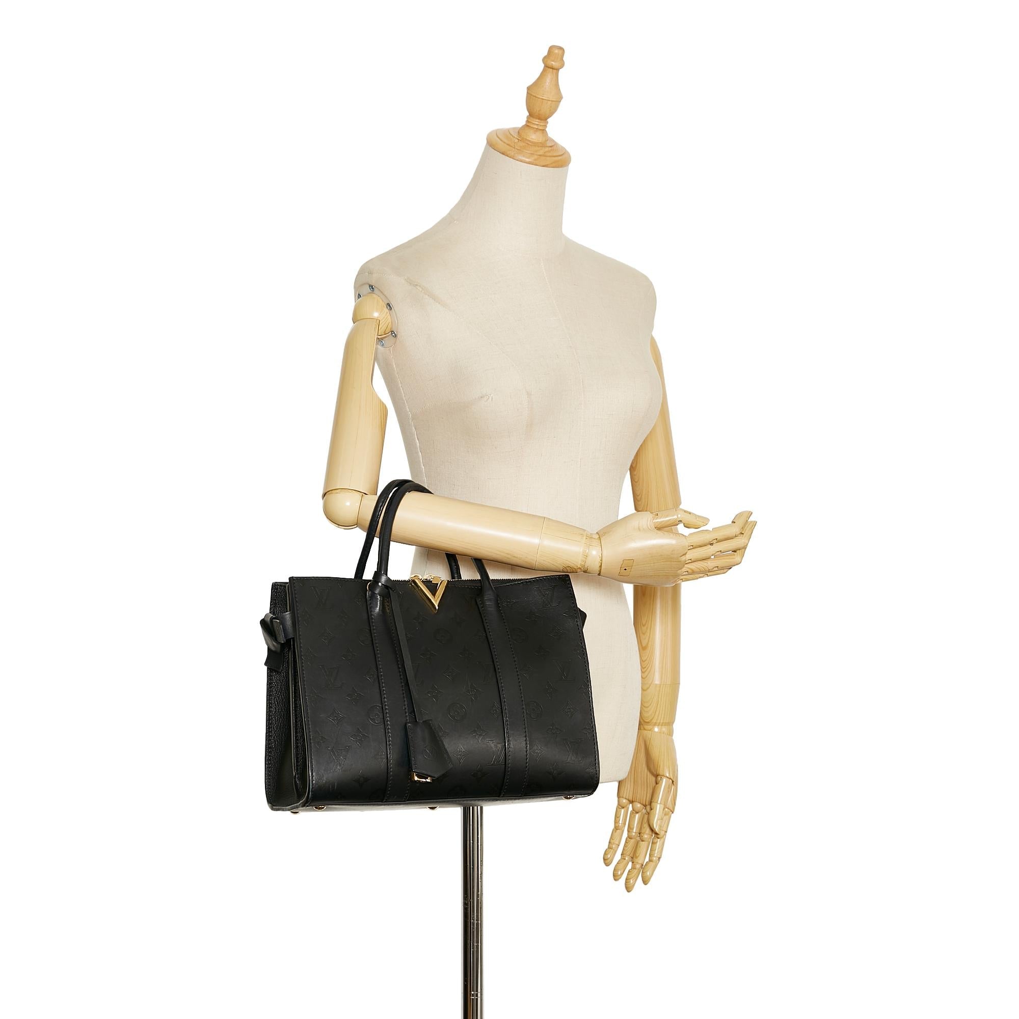 Louis Vuitton Monogram Very Tote MM (SHG-FIJjoJ)