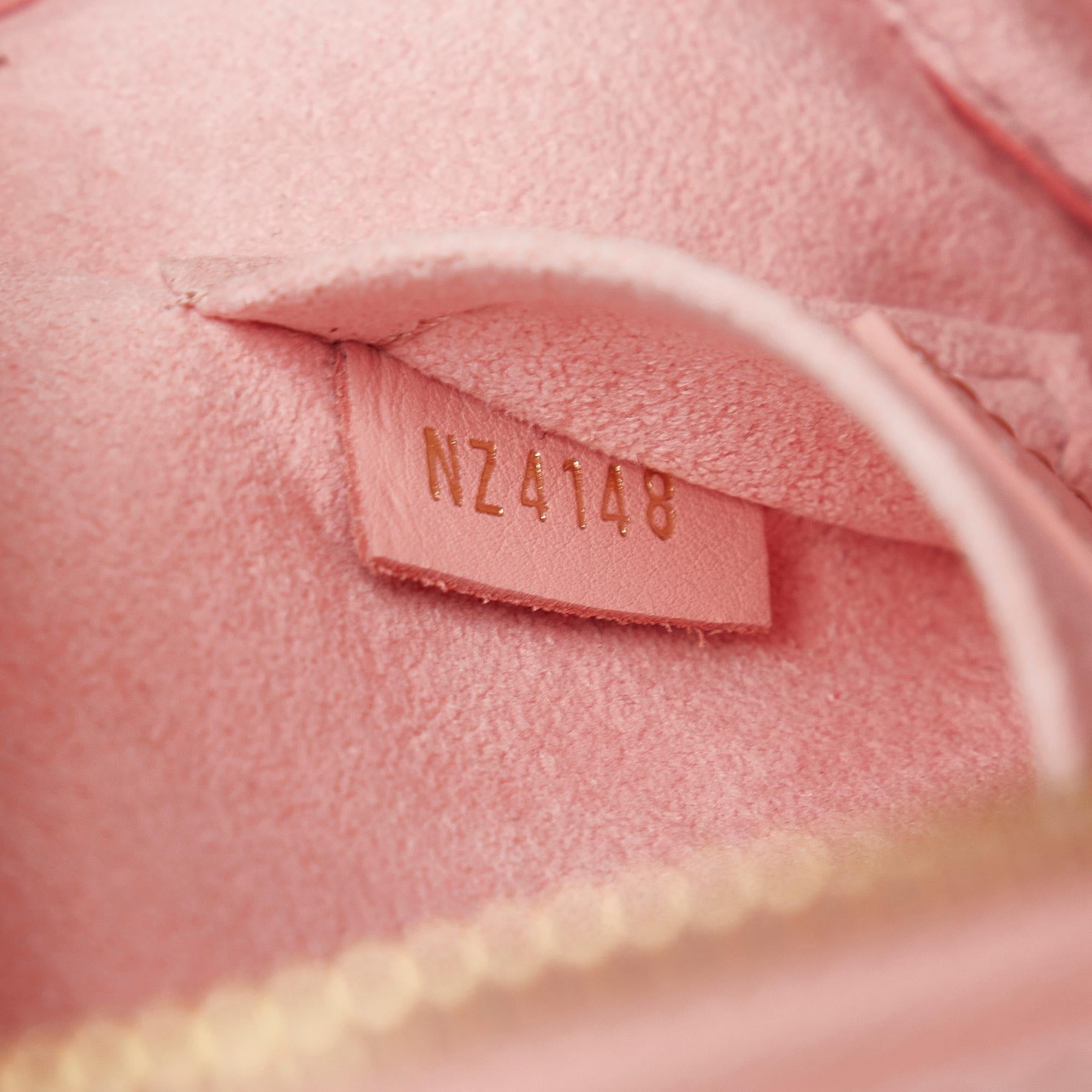 Louis Vuitton New Wave Heart Crossbody (SHG-SsoJ4s)