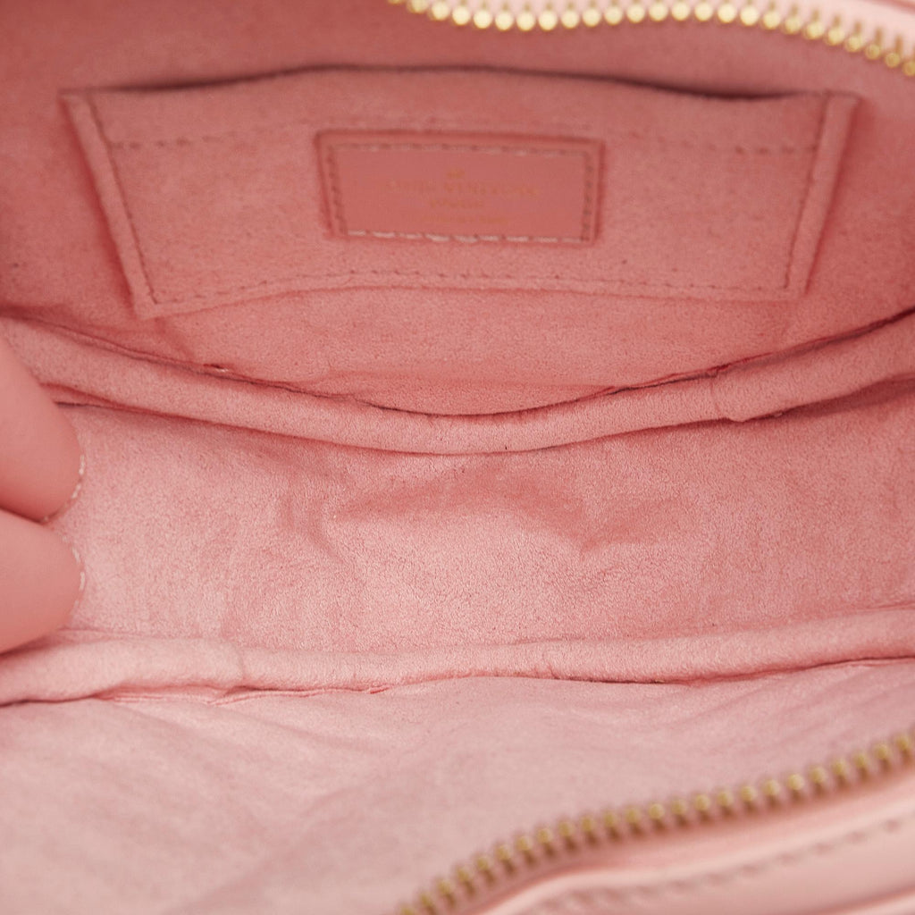 Louis Vuitton New Wave Heart Crossbody (SHG-SsoJ4s)