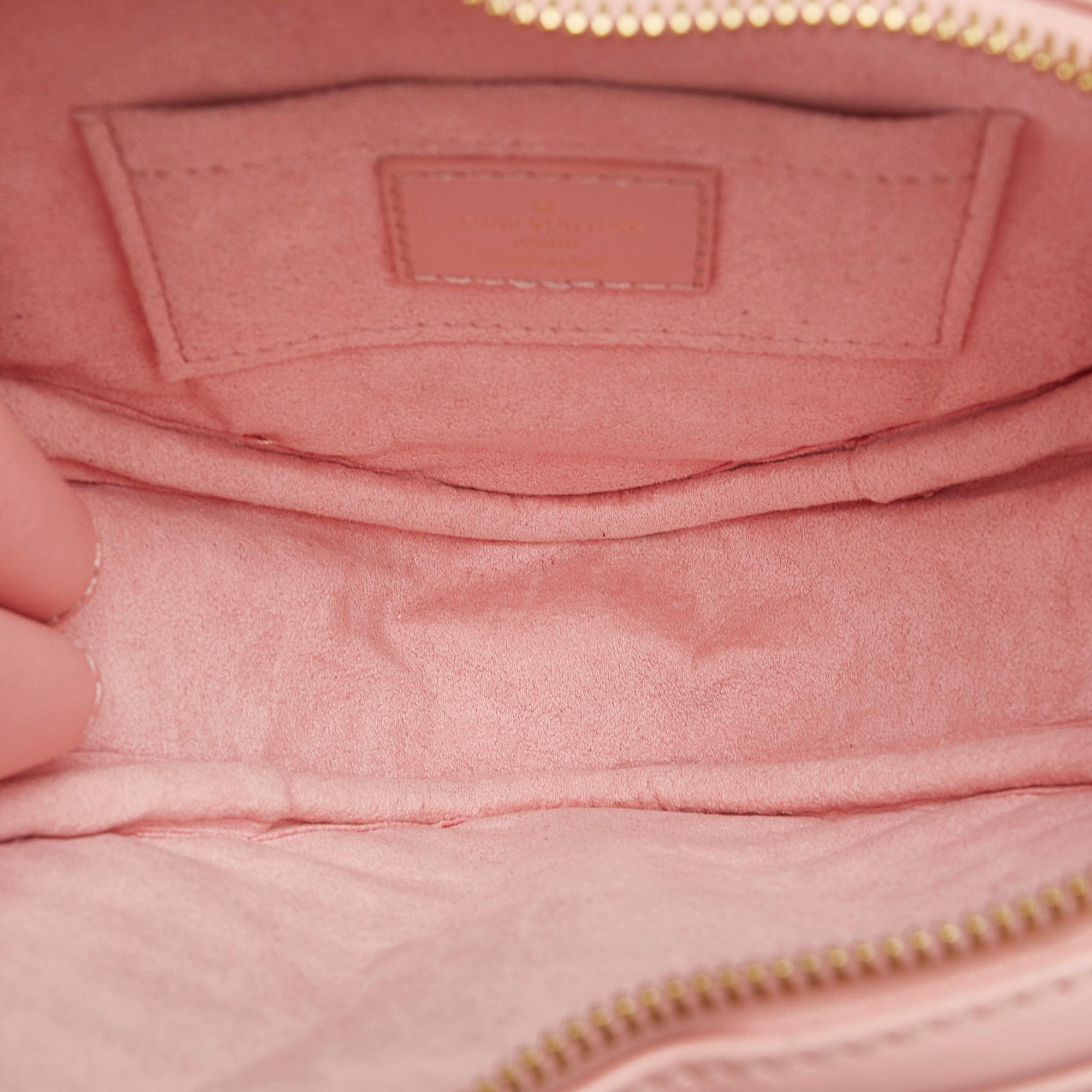 Louis Vuitton New Wave Heart Crossbody (SHG-SsoJ4s)
