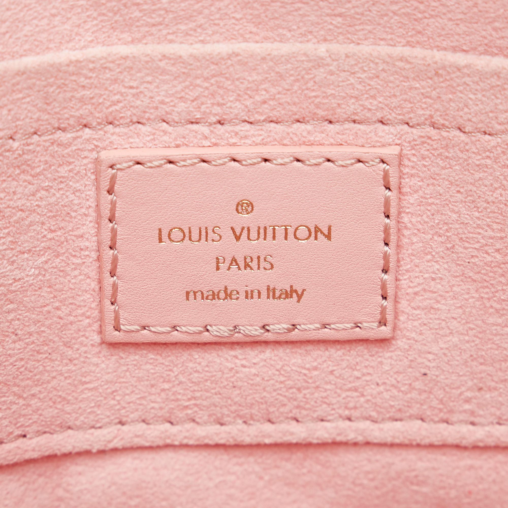 Louis Vuitton New Wave Heart Crossbody (SHG-SsoJ4s)
