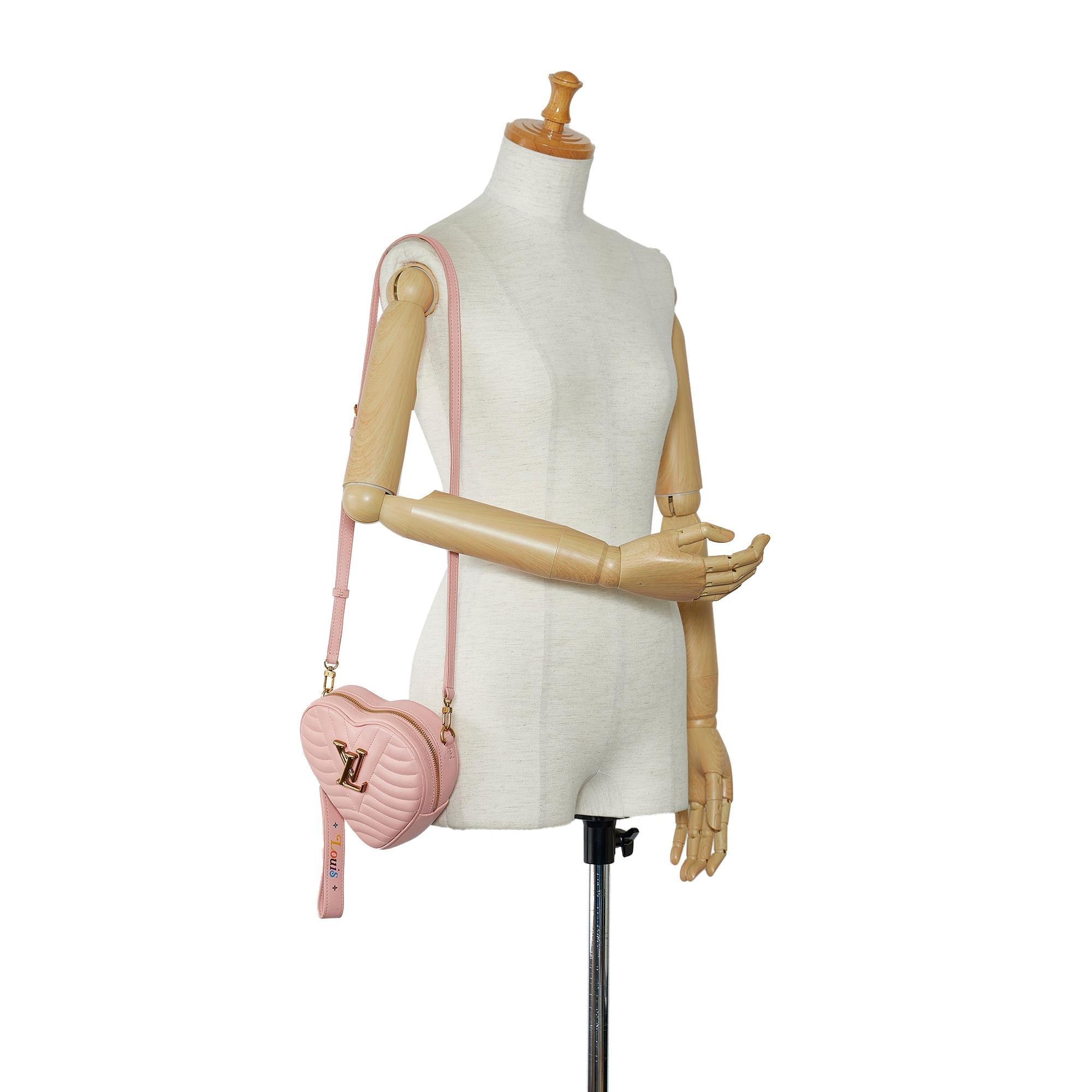 Louis Vuitton New Wave Heart Crossbody (SHG-SsoJ4s)