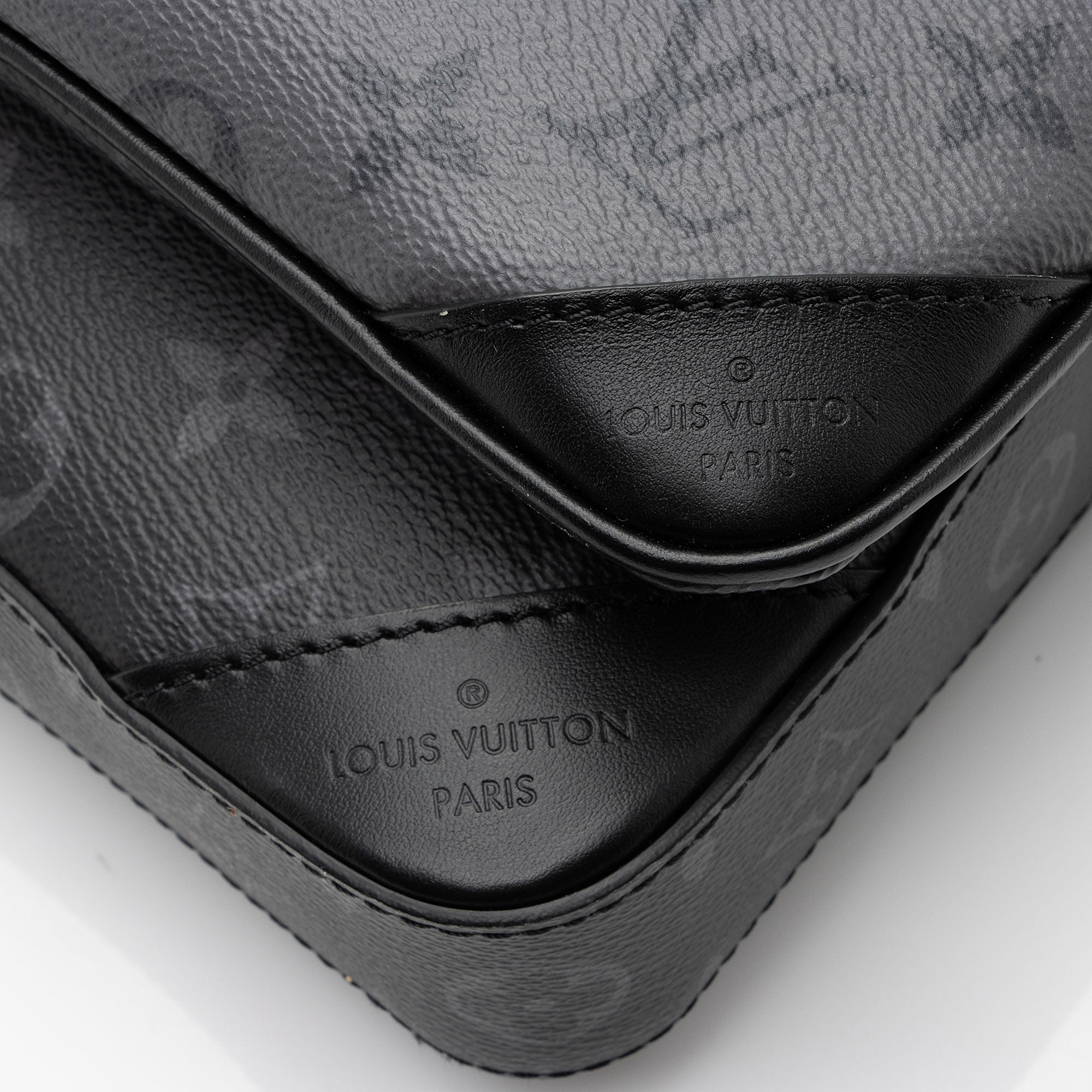 Louis Vuitton Reverse Monogram Eclipse Trio Messenger Bag (SHF-aOjc2U)