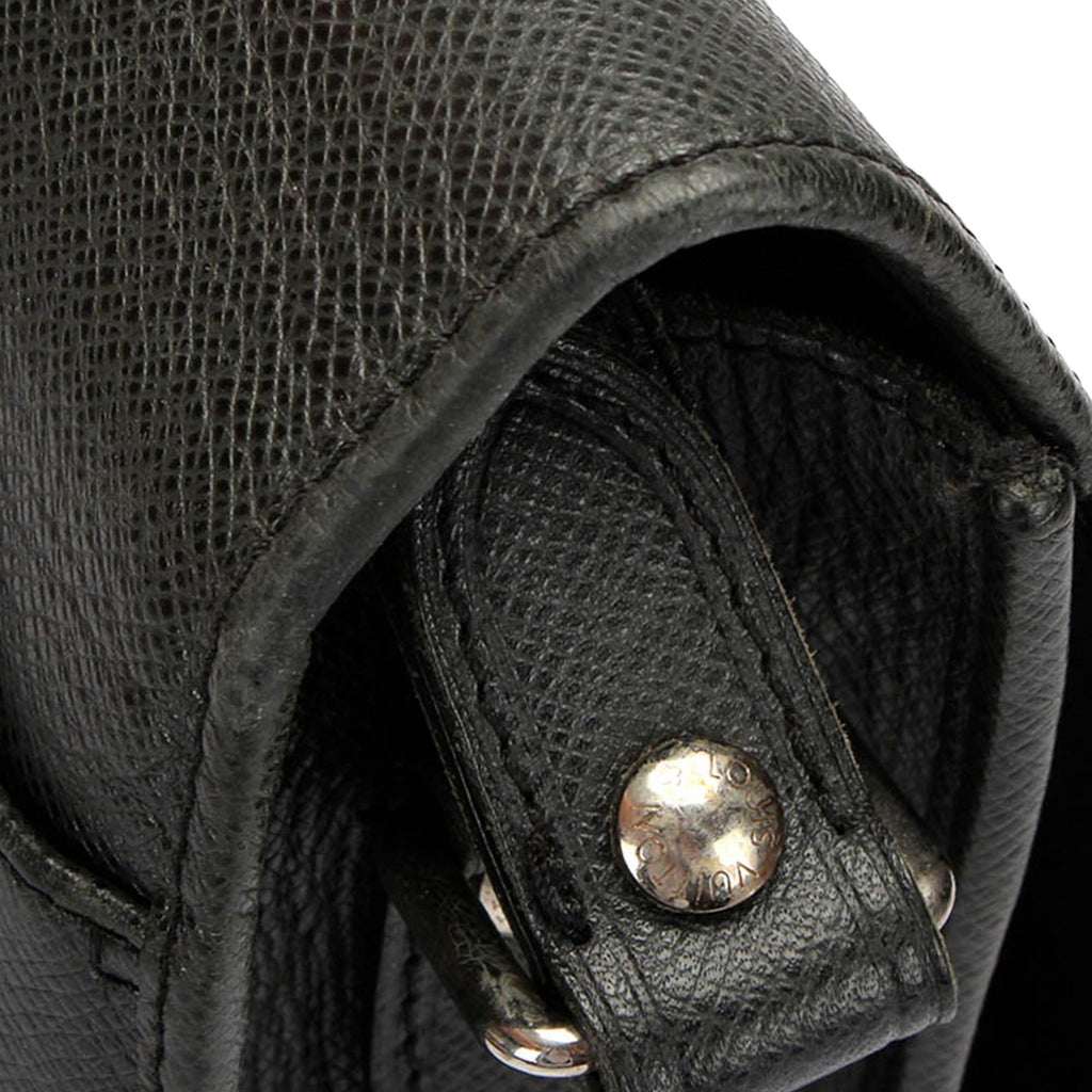 Louis Vuitton Taiga Andrei (SHG-vuuJZs)