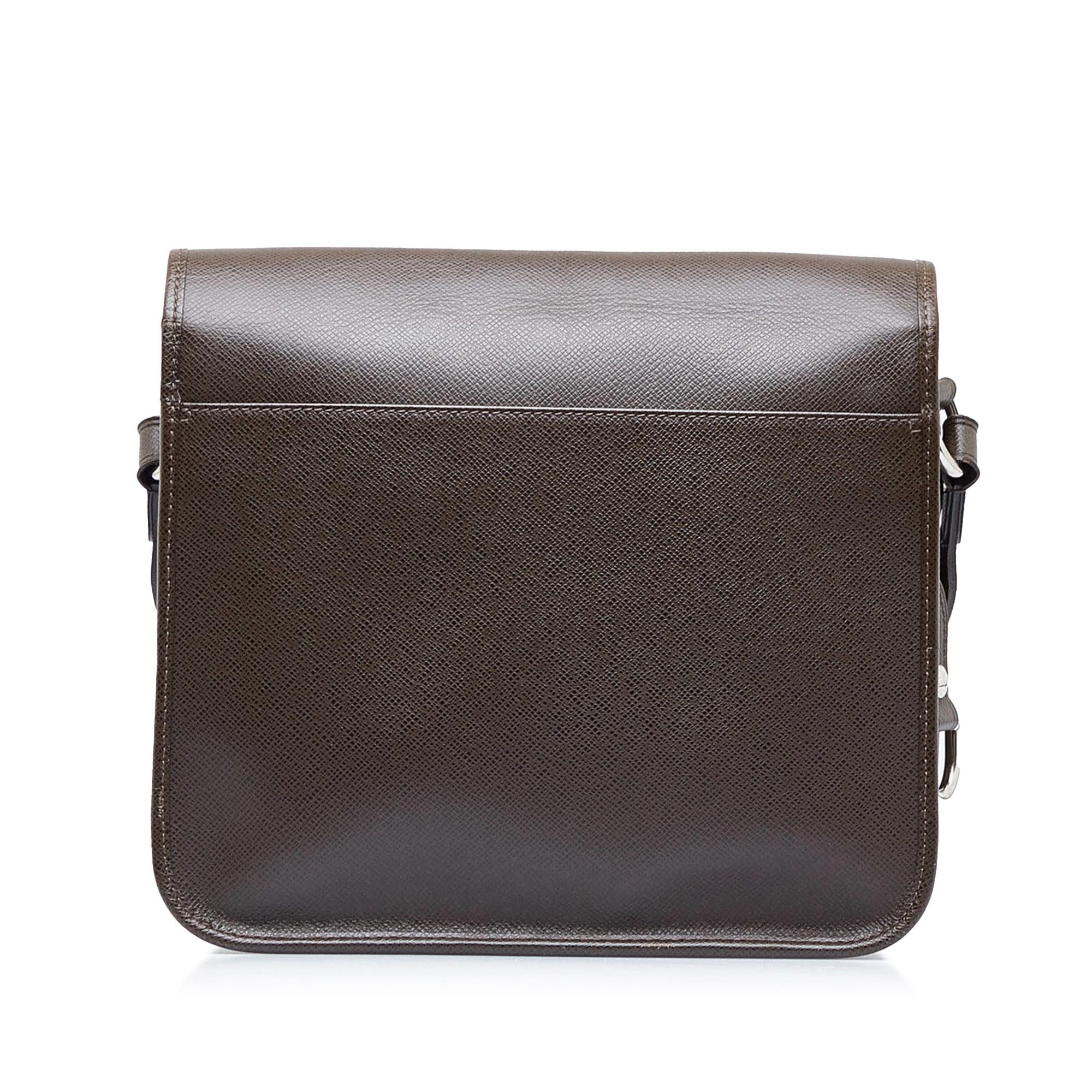 Louis Vuitton Taiga Andrei (SHG-fy4au5)