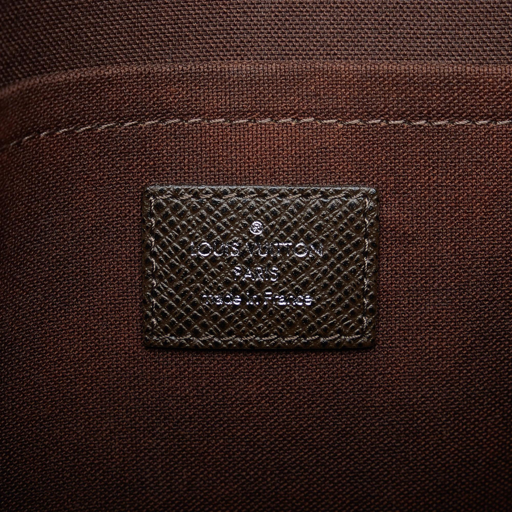Louis Vuitton Taiga Andrei (SHG-fy4au5)