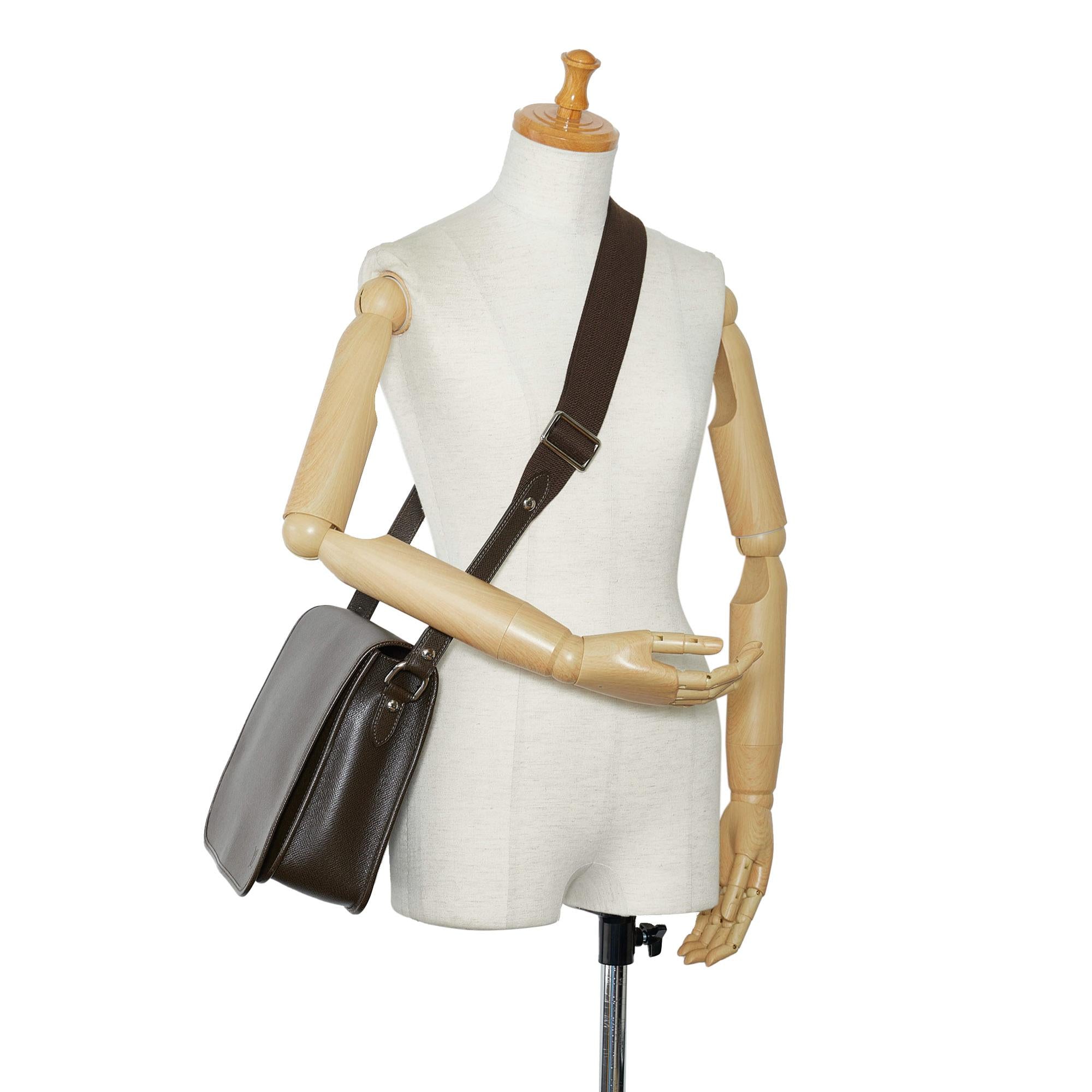 Louis Vuitton Taiga Andrei (SHG-fy4au5)
