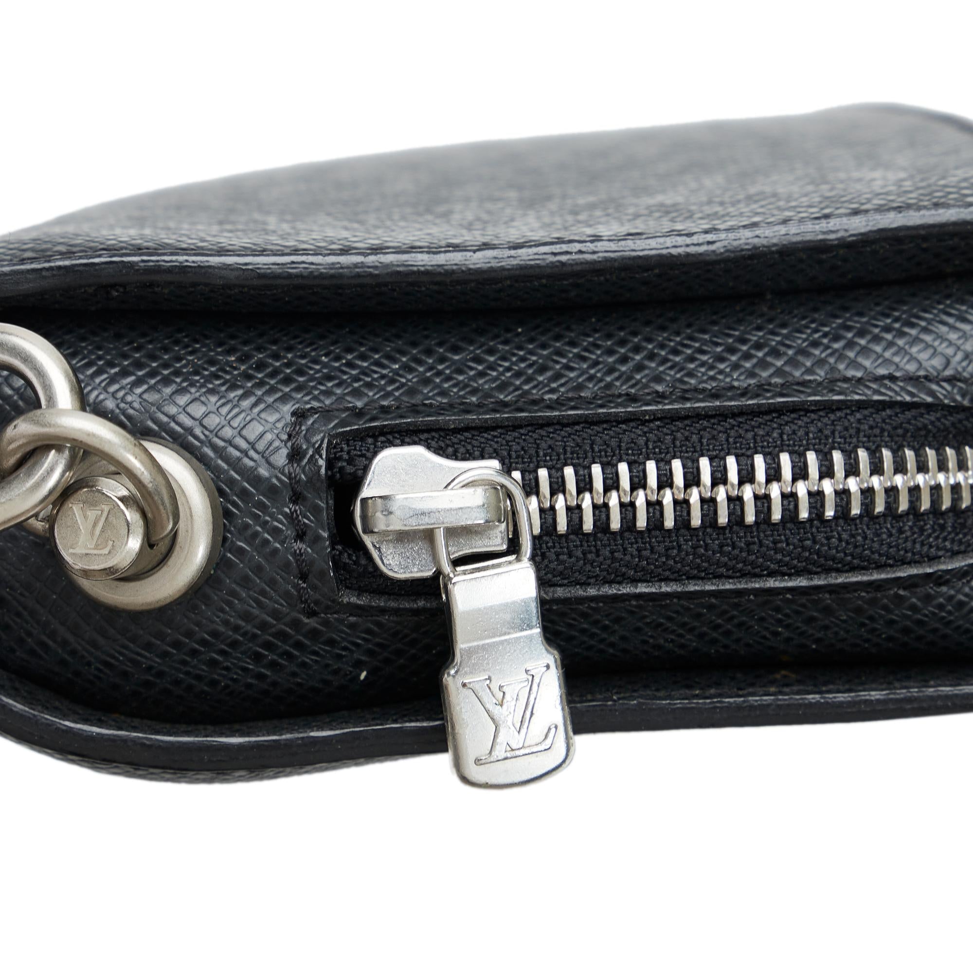 Louis Vuitton Taiga Baikal (SHG-23tCm9)