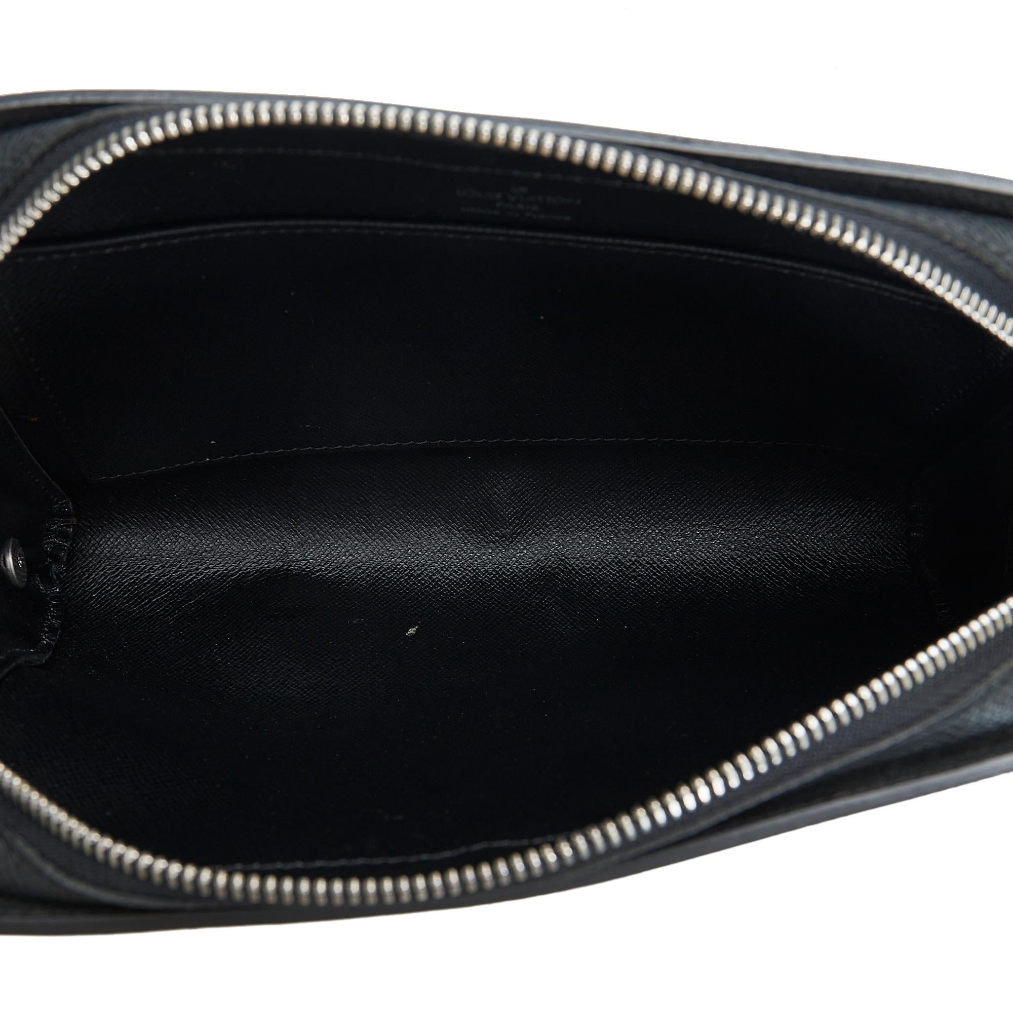 Louis Vuitton Taiga Baikal (SHG-23tCm9)