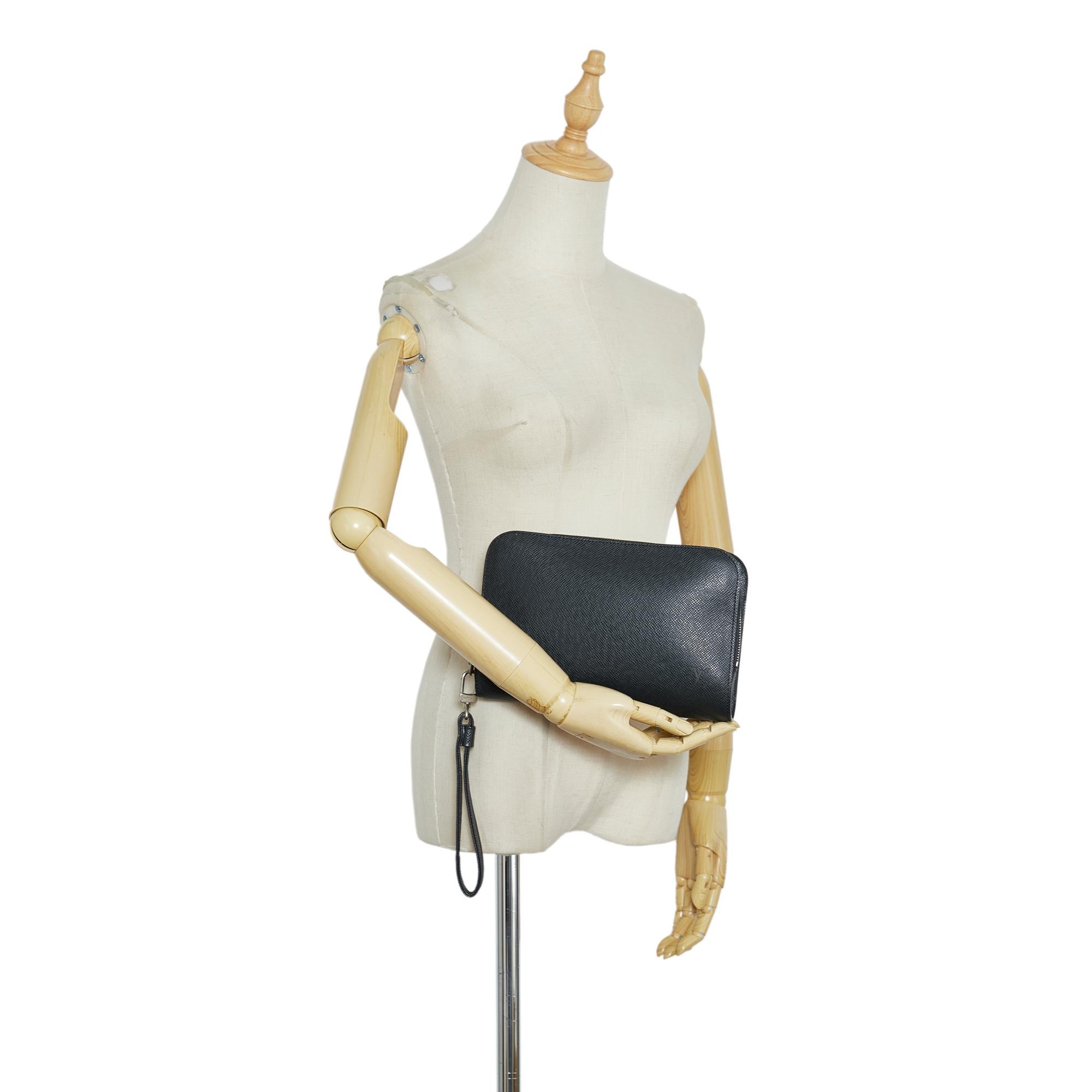 Louis Vuitton Taiga Baikal (SHG-23tCm9)