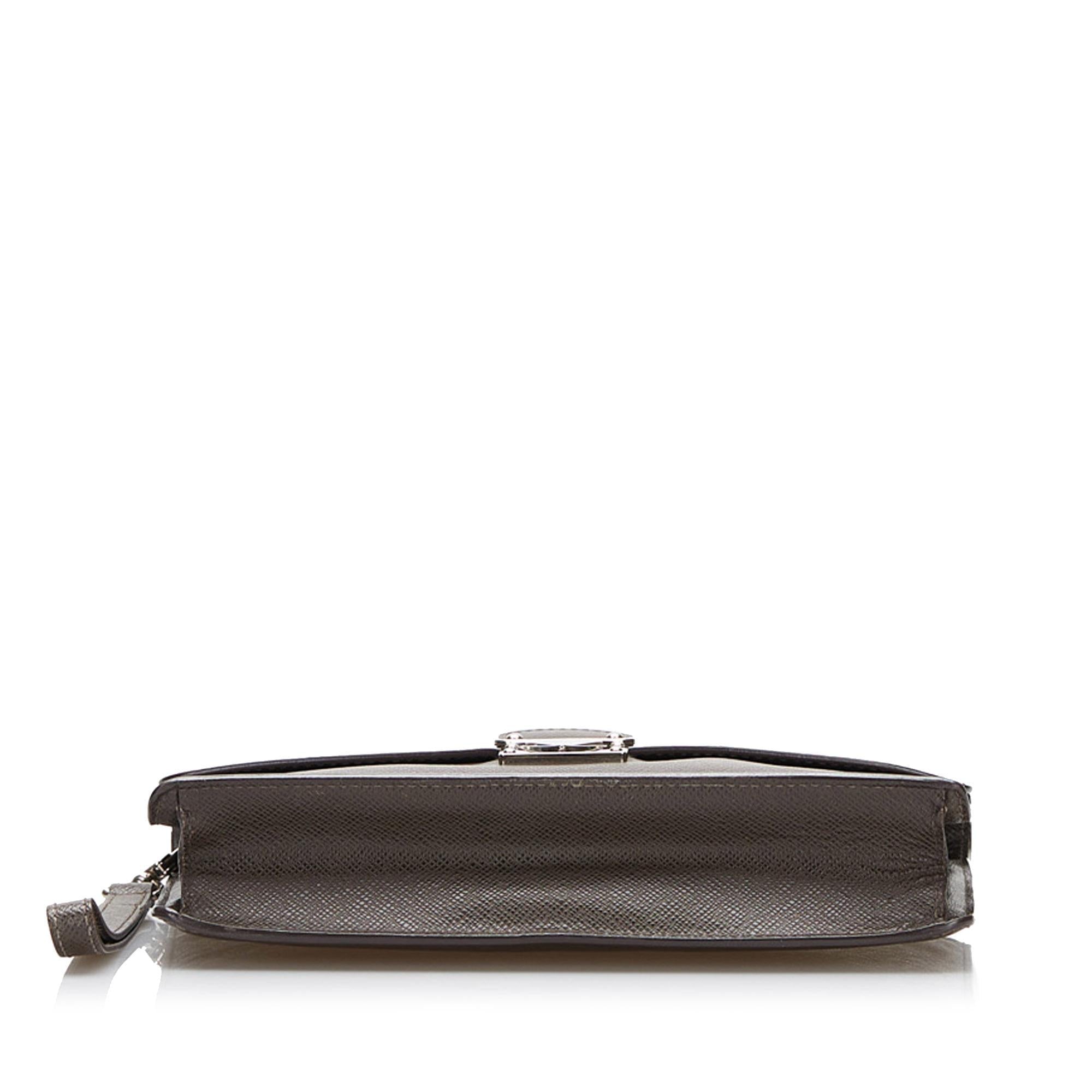 Louis Vuitton Taiga Belaia Clutch Bag (SHG-xmyiPm)