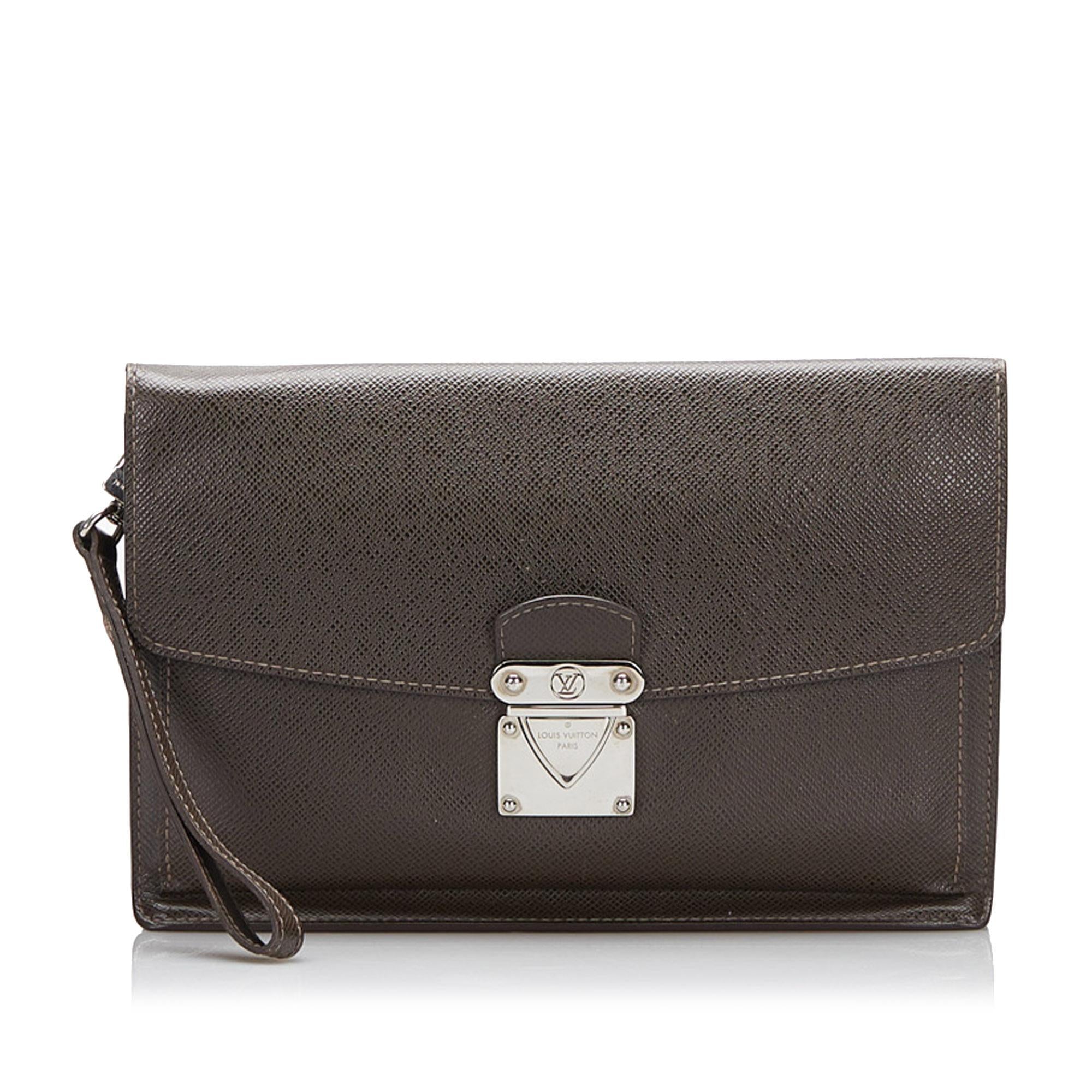 Louis Vuitton Taiga Belaia Clutch Bag (SHG-xmyiPm)