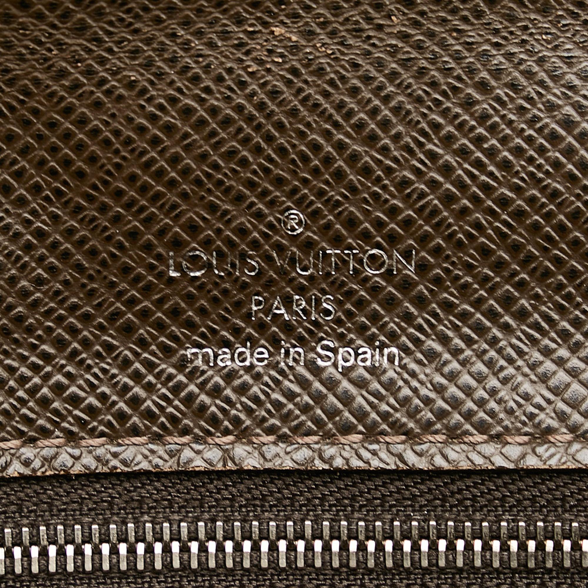 Louis Vuitton Taiga Belaia Clutch Bag (SHG-xmyiPm)