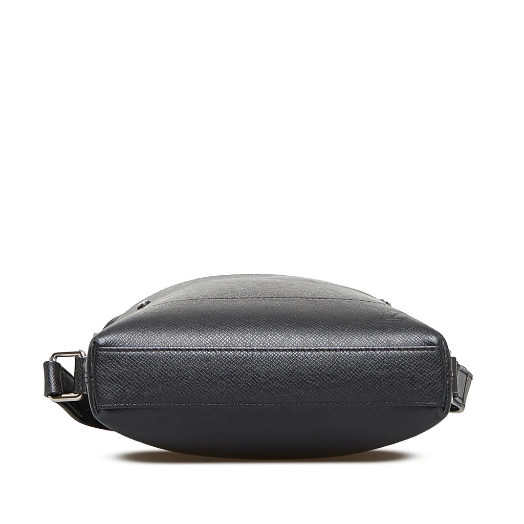 Louis Vuitton Taiga Grigori Pochette (SHG-IVvLdx)