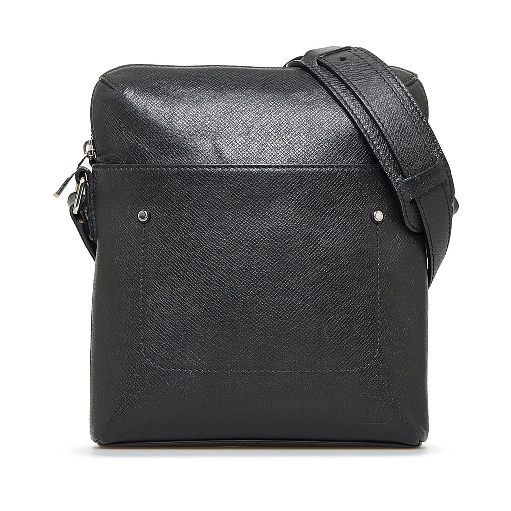 Louis Vuitton Taiga Grigori Pochette (SHG-IVvLdx)
