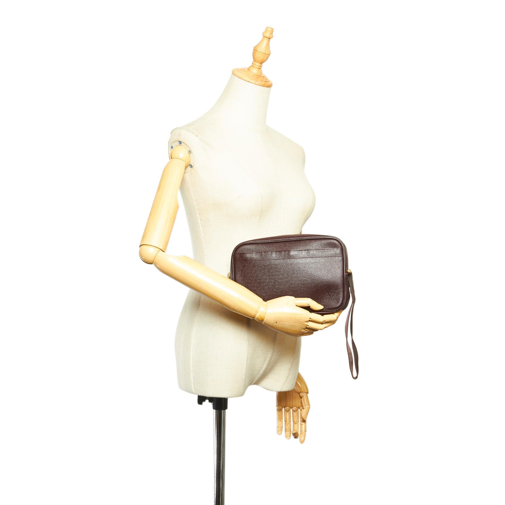 Louis Vuitton Taiga Kaluga Clutch Bag (SHG-iKlNhH)