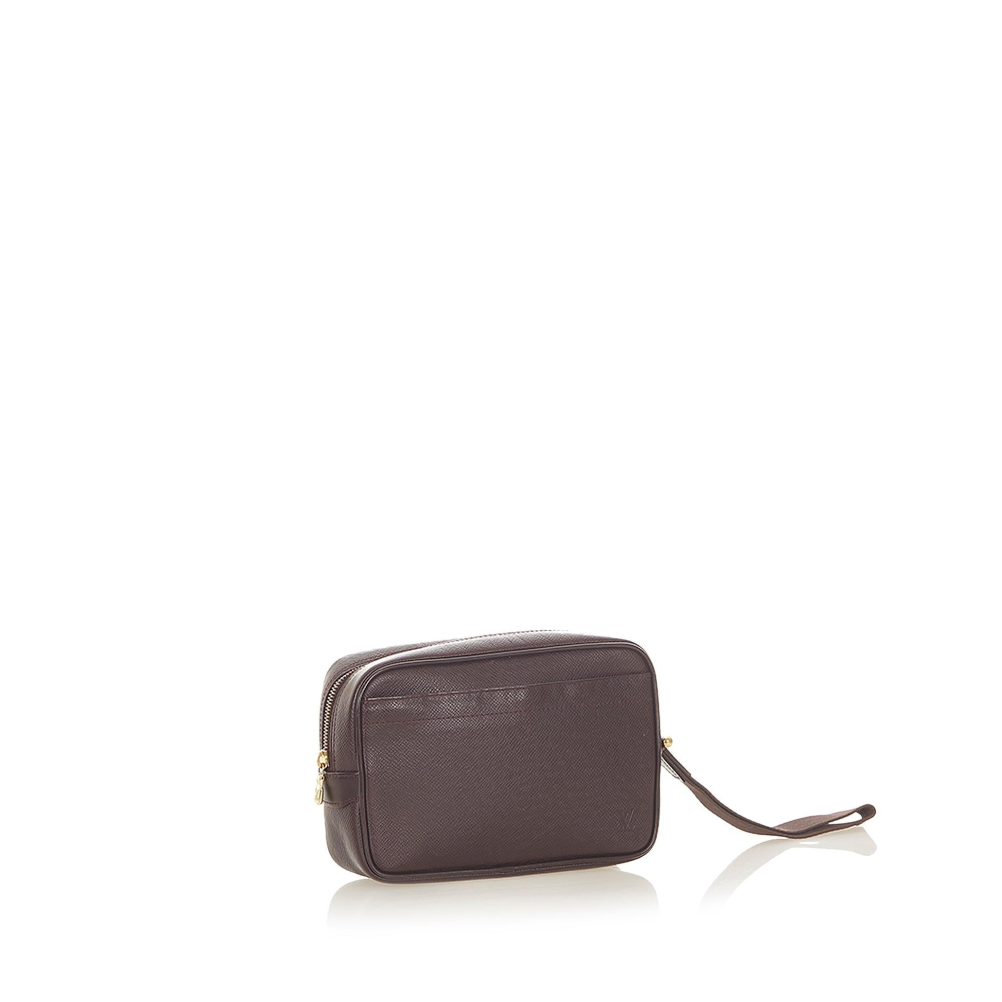 Louis Vuitton Taiga Kaluga Clutch Bag (SHG-sVihe4)