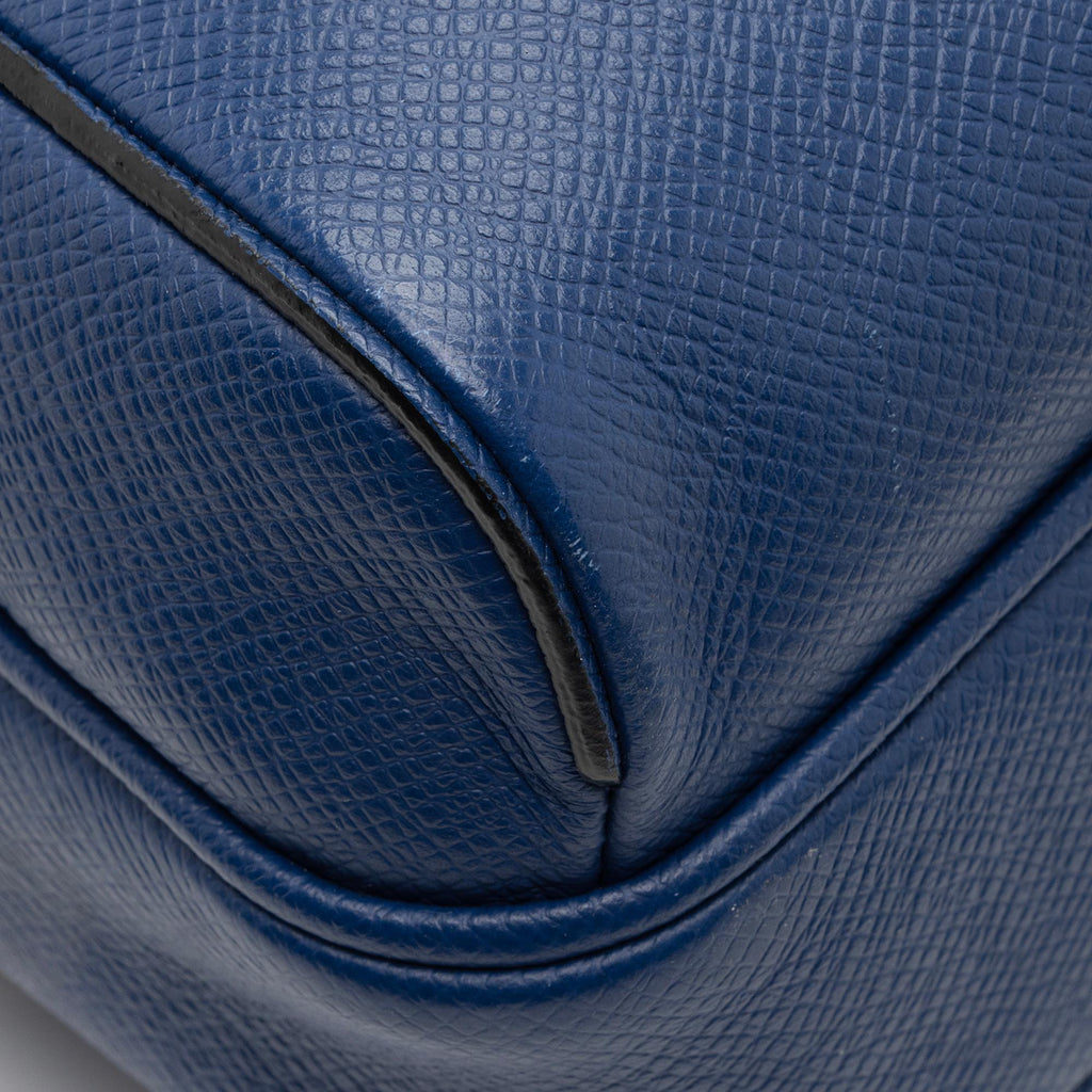Louis Vuitton Taiga Leather Outdoor Messenger Bag (SHF-gDGAzc)