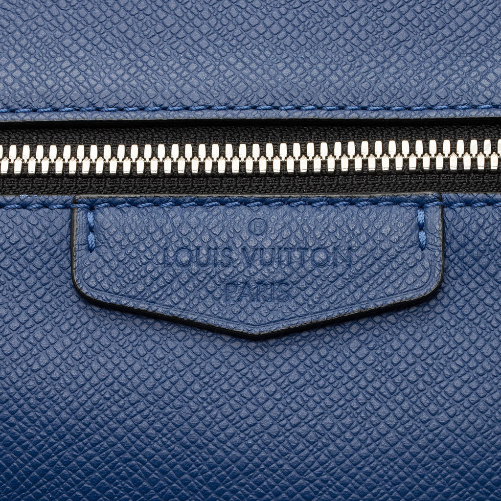 Louis Vuitton Taiga Leather Outdoor Messenger Bag (SHF-gDGAzc)