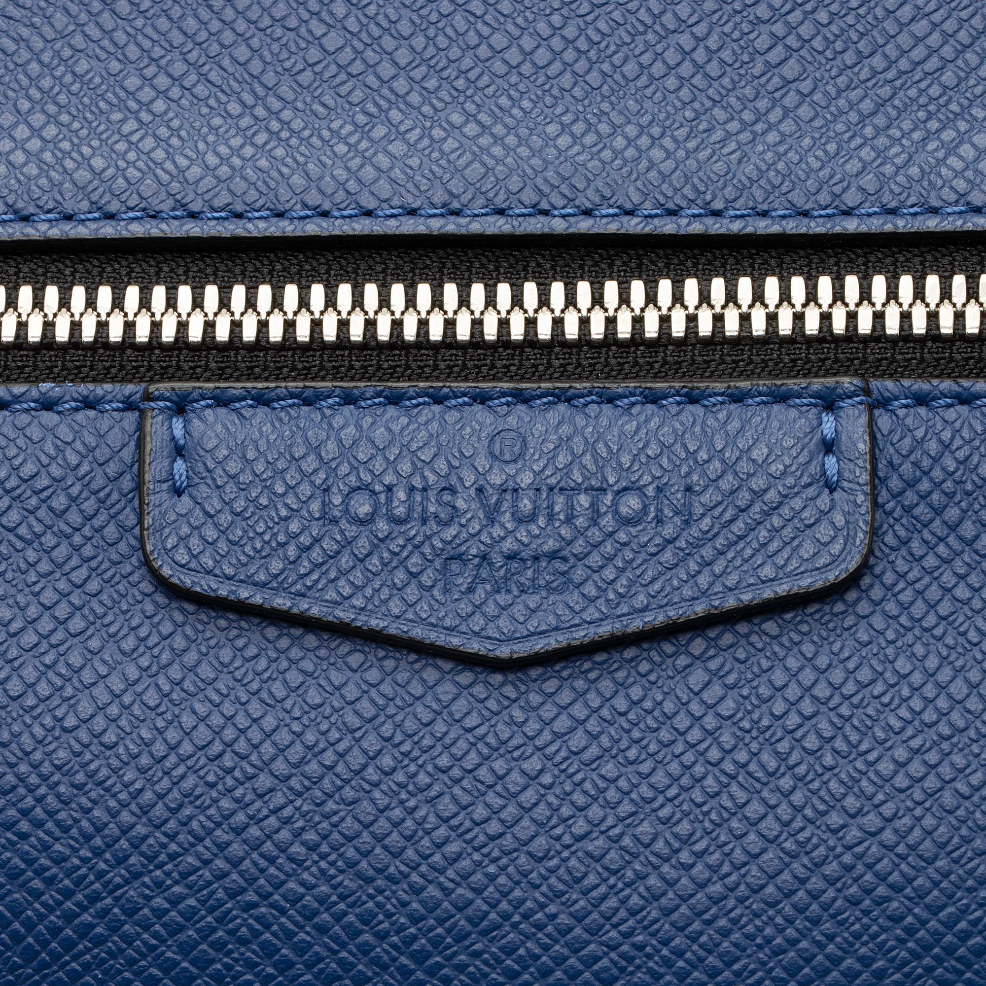 Louis Vuitton Taiga Leather Outdoor Messenger Bag (SHF-gDGAzc)