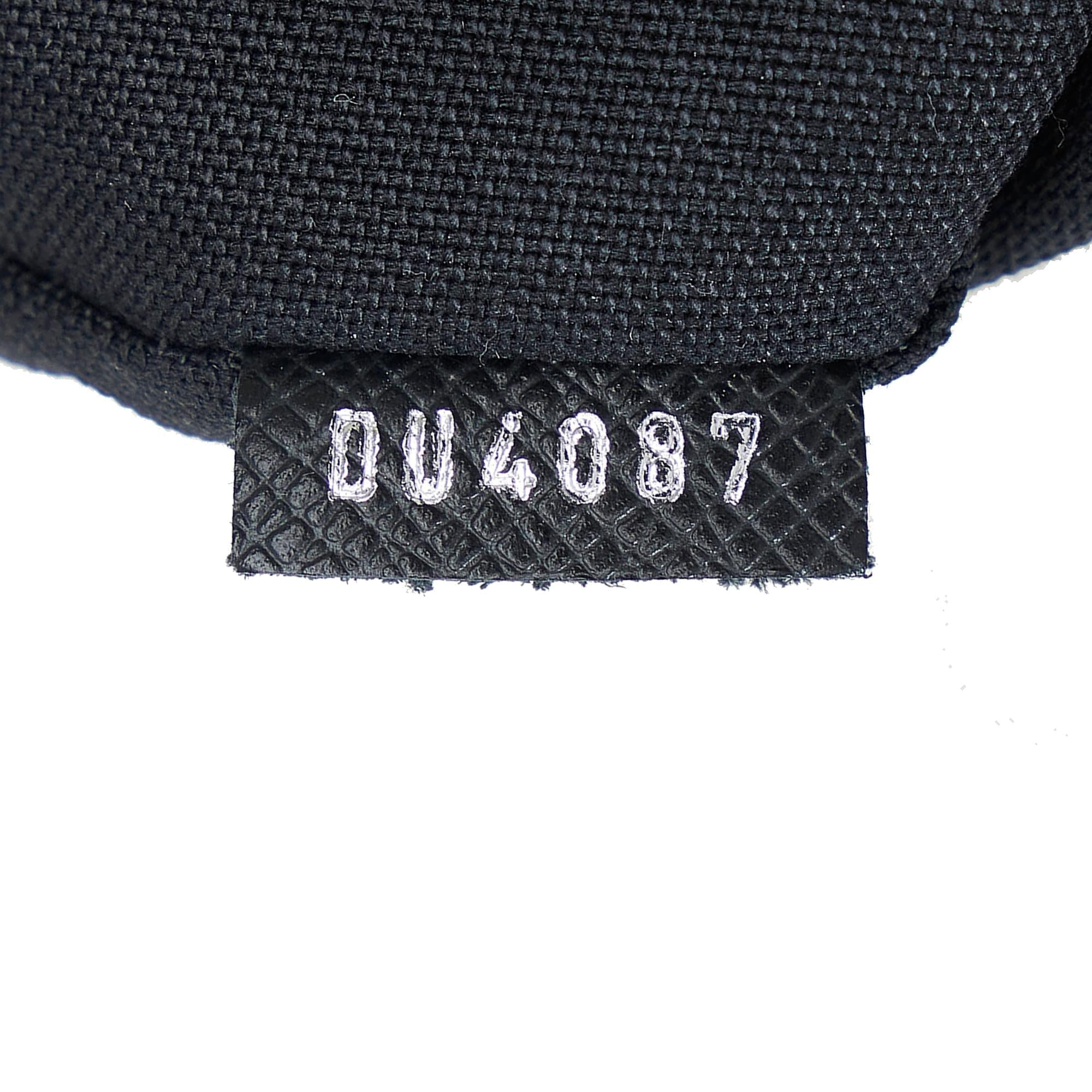 Louis Vuitton Taiga Luca (SHG-ePr5Wb)