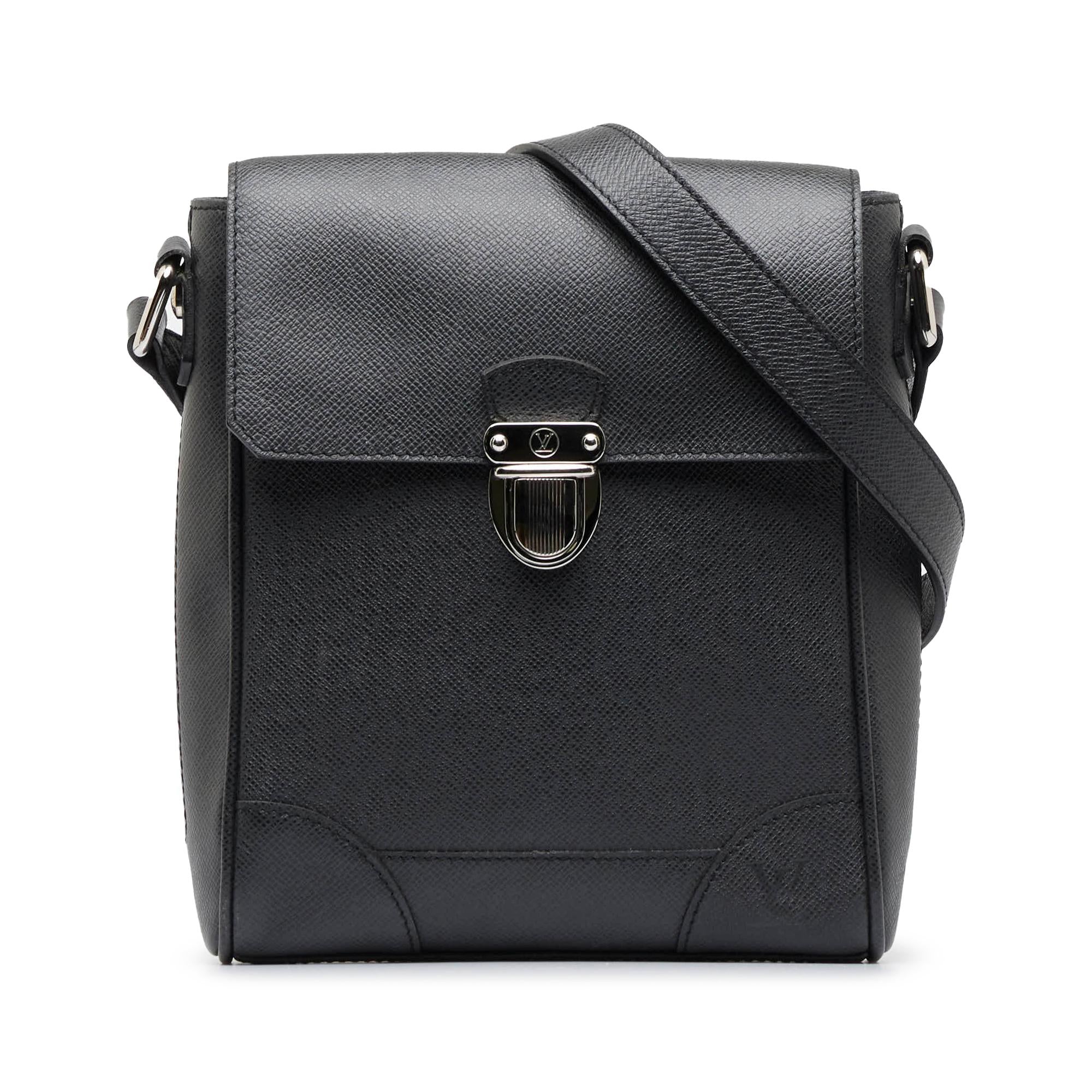 Louis Vuitton Taiga Luca (SHG-ePr5Wb)