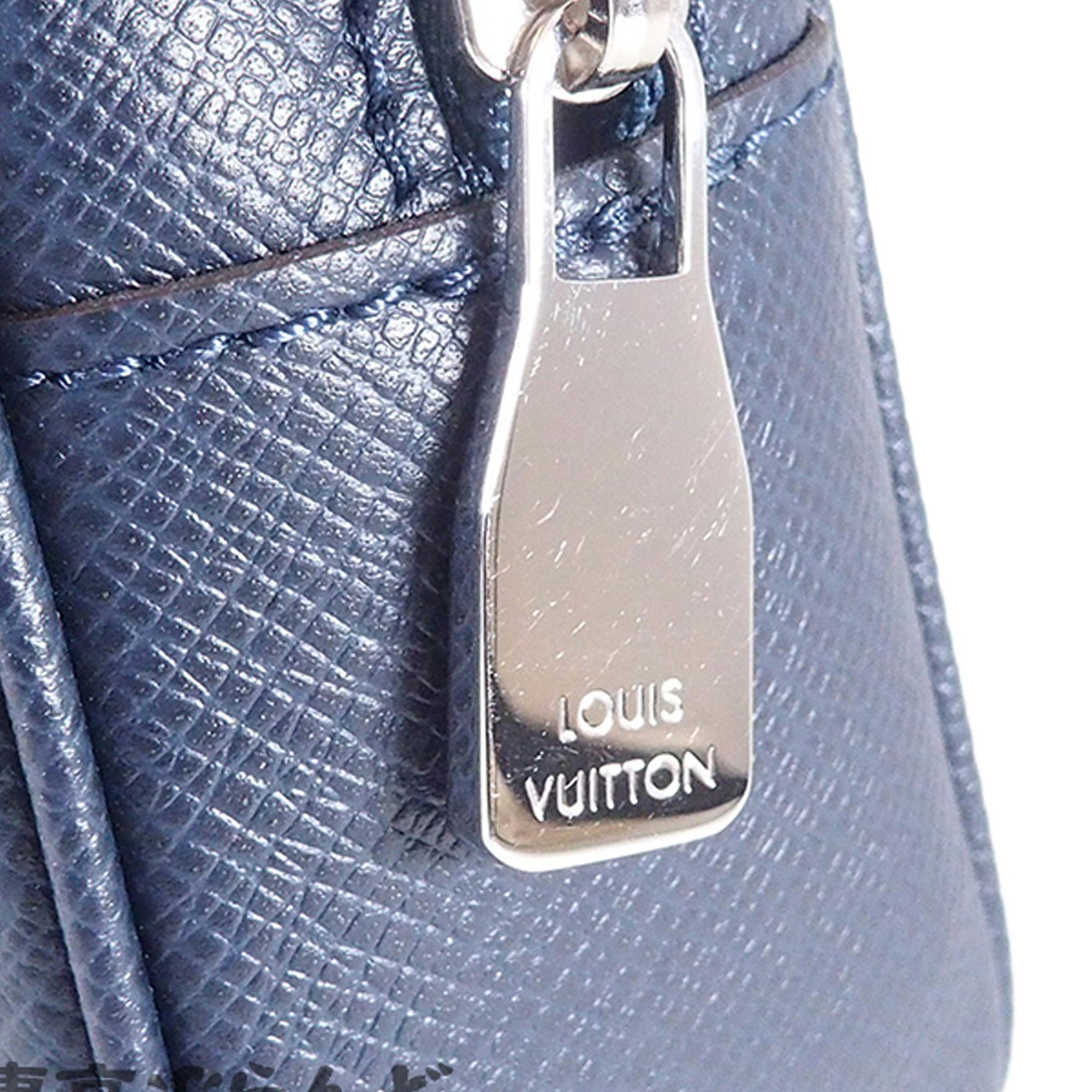 Louis Vuitton Taiga Pochette Kasai (SHG-blvHqr)