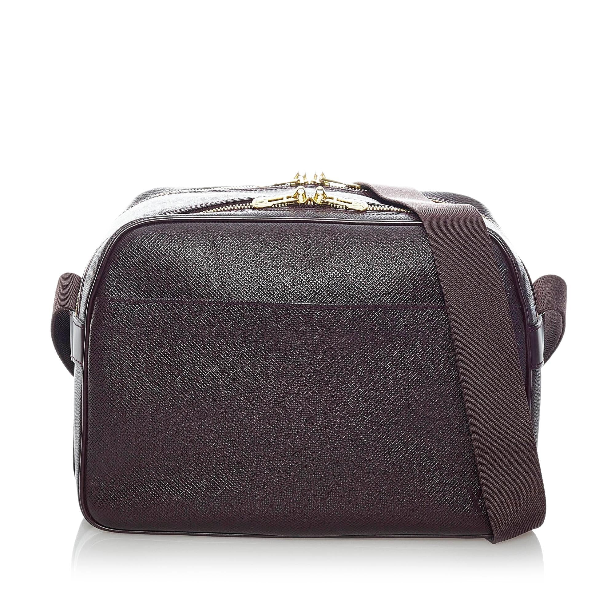Louis Vuitton Taiga Reporter PM (SHG-37405)