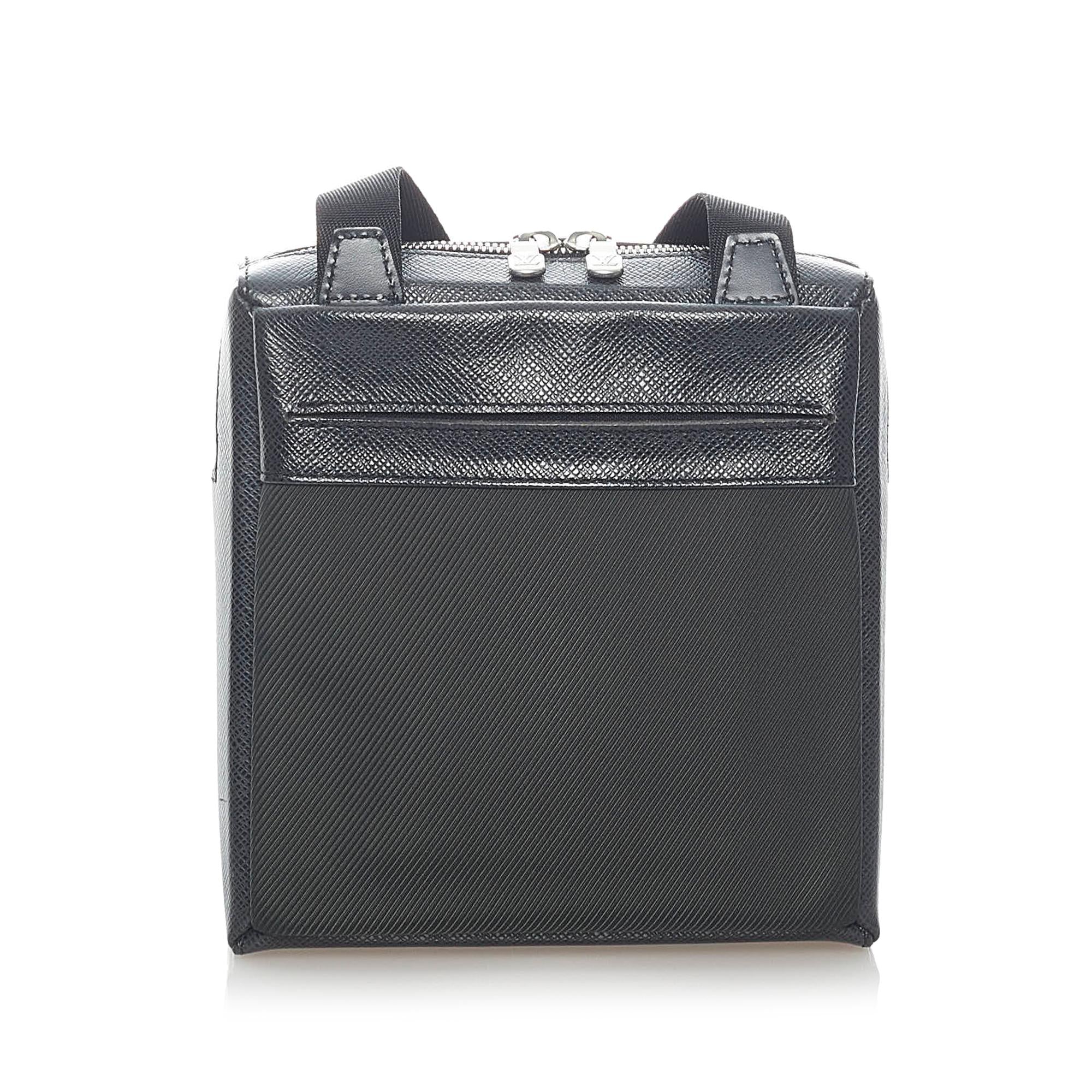 Louis Vuitton Taiga Sayan (SHG-34629)