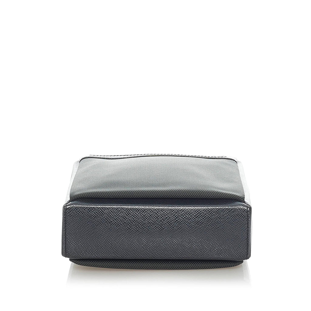 Louis Vuitton Taiga Sayan (SHG-34629)