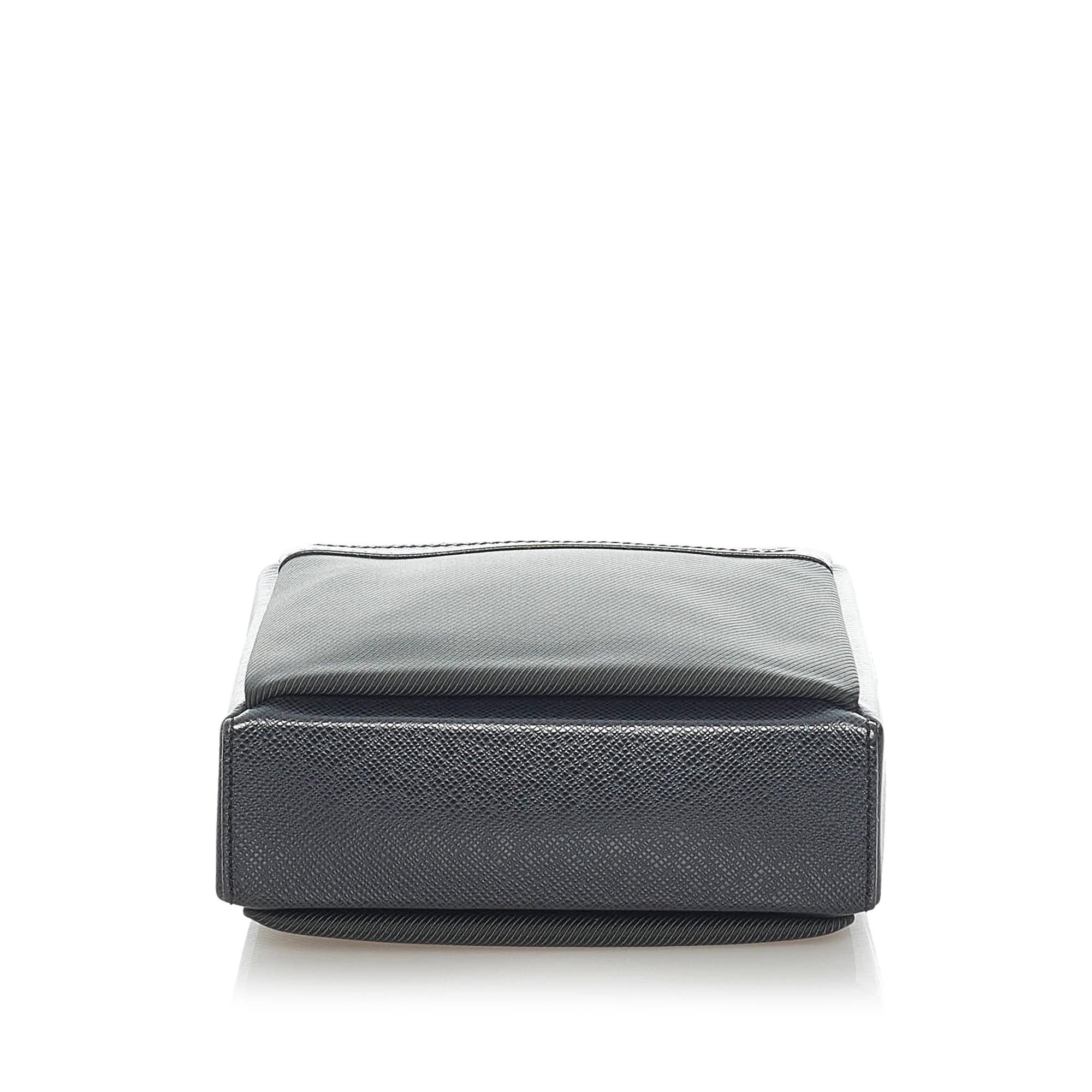 Louis Vuitton Taiga Sayan (SHG-34629)