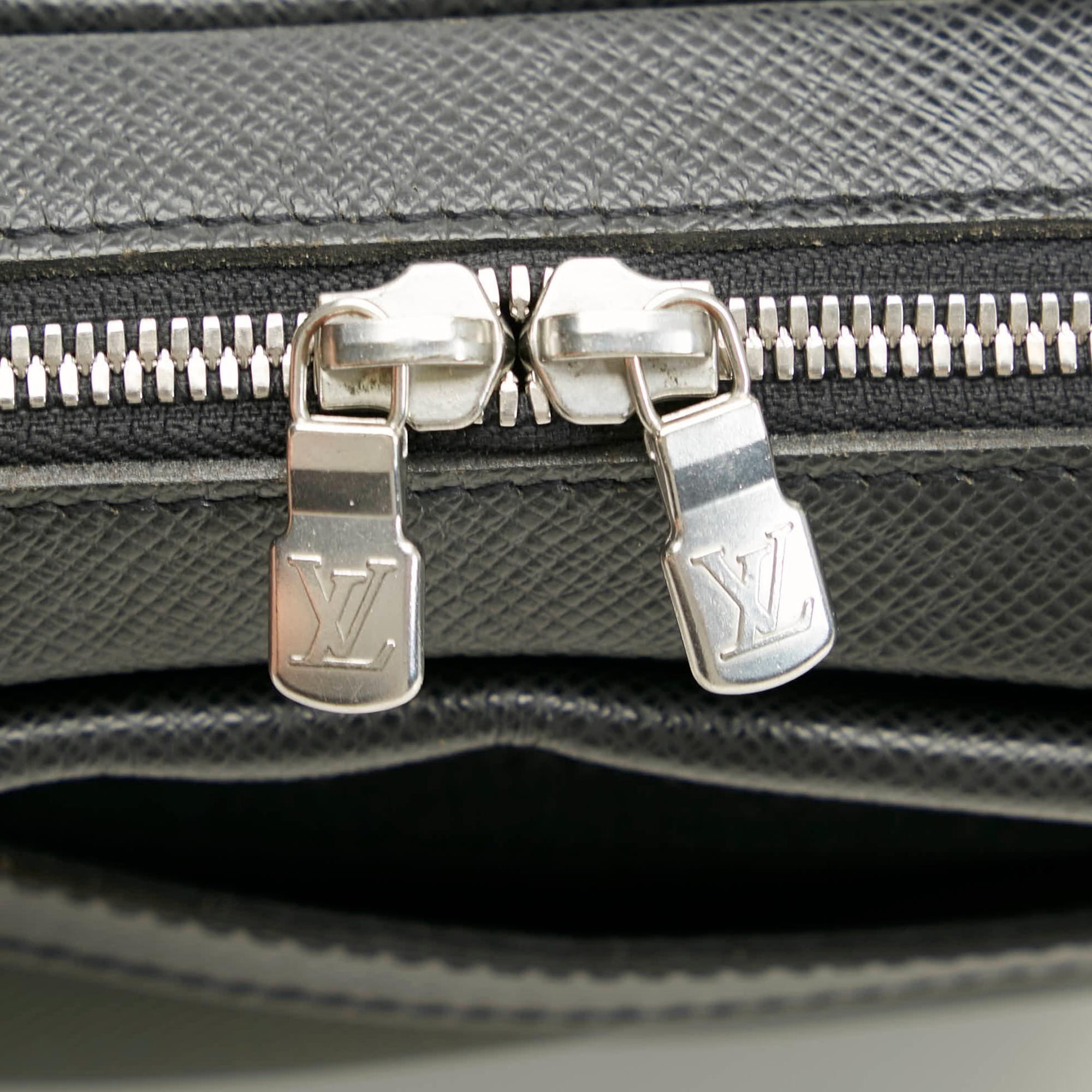 Louis Vuitton Taiga Sayan (SHG-34629)